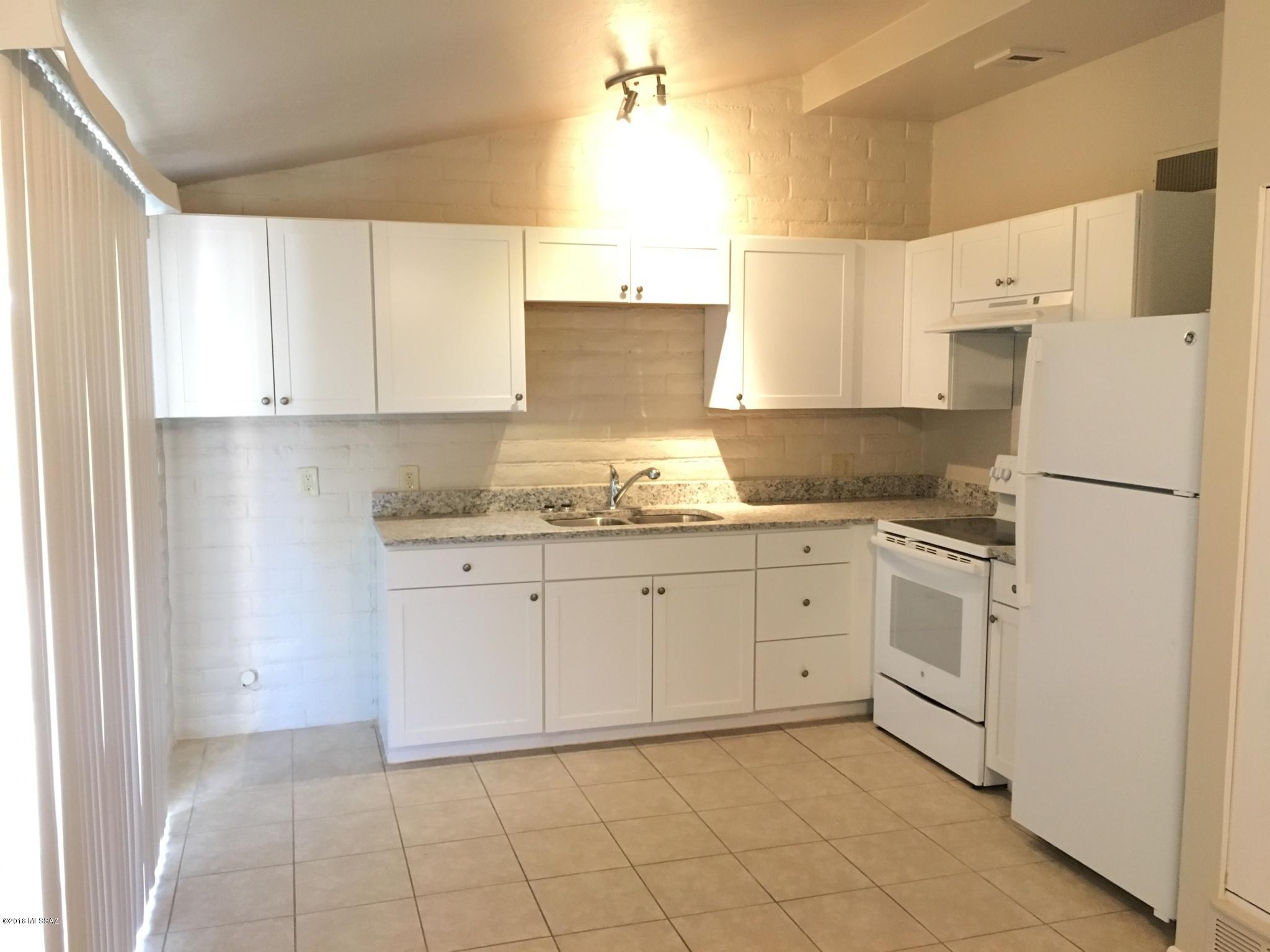 Vista Del Prado (1-274) - Residential Lease
