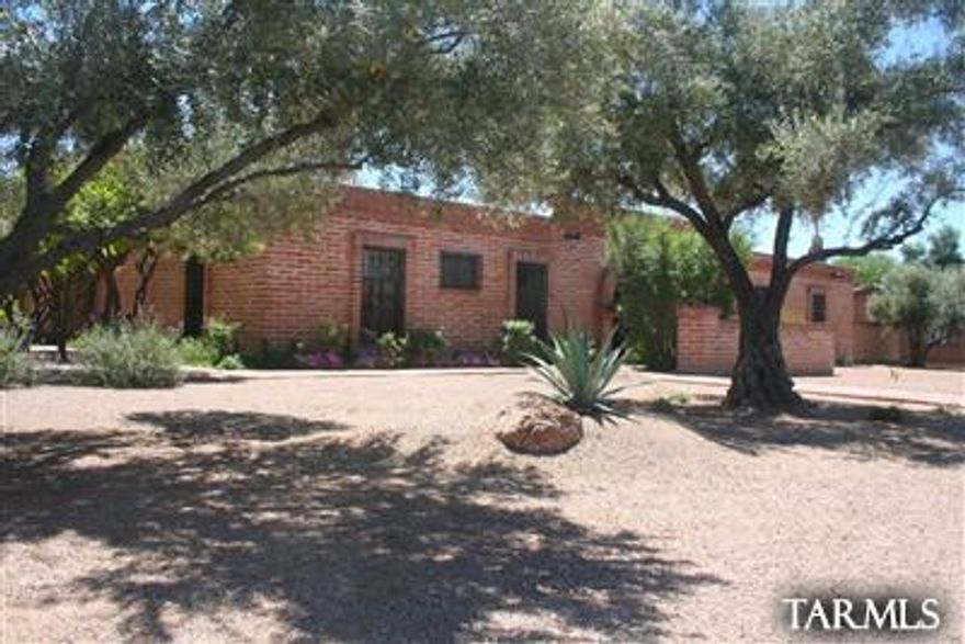 Wonderful rental property in Sam Hughes! 4br/3ba with attached 1br/1ba casita built on 3 lots. High plank and beam ceilings, family room, formal LR/DR open onto a covered veranda, great for entertaining. This is a must
see home in the heart of central Tucson! Close to shopping, Himmel park down the street, and the University.