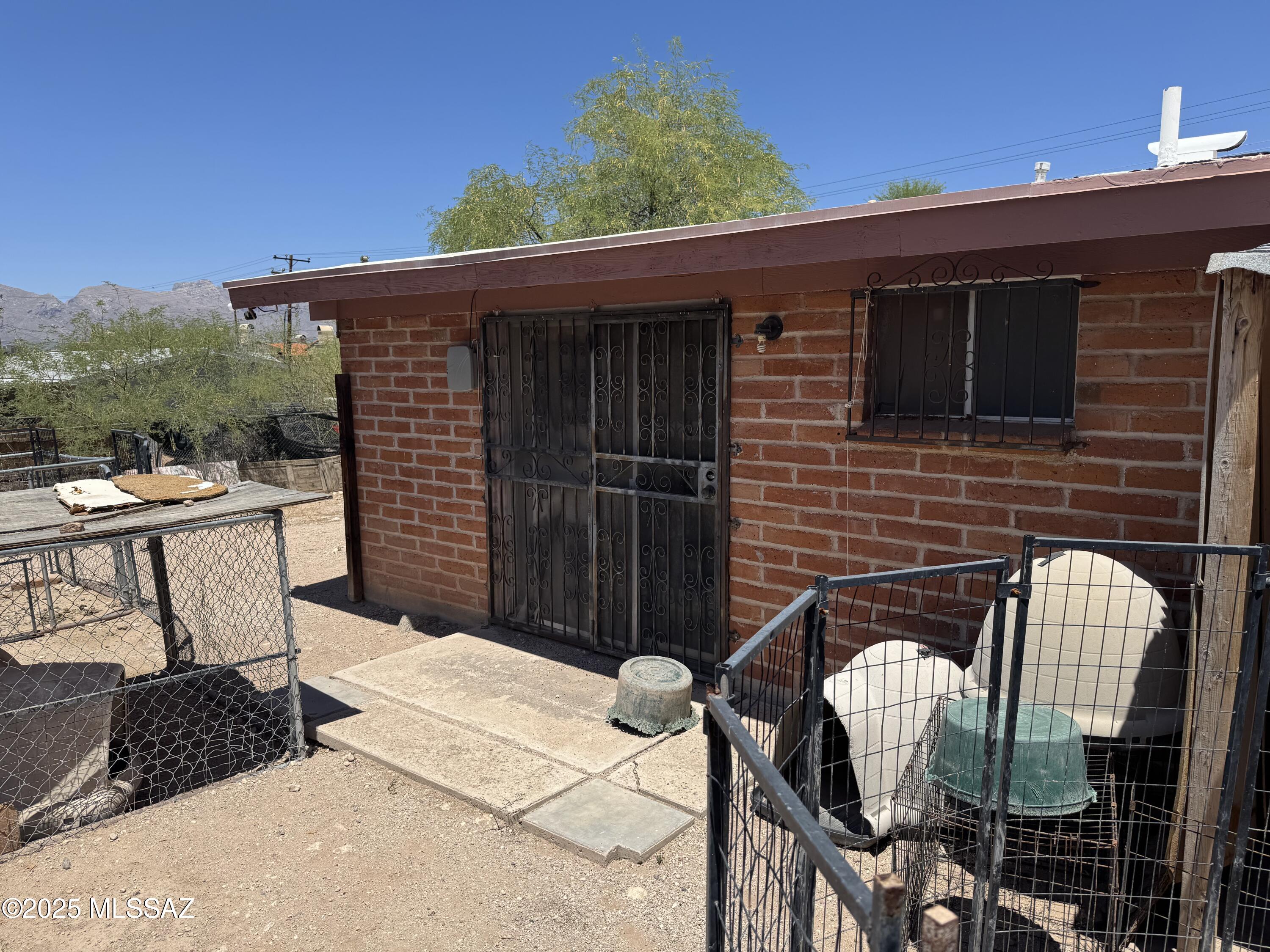 206 W Blacklidge Drive