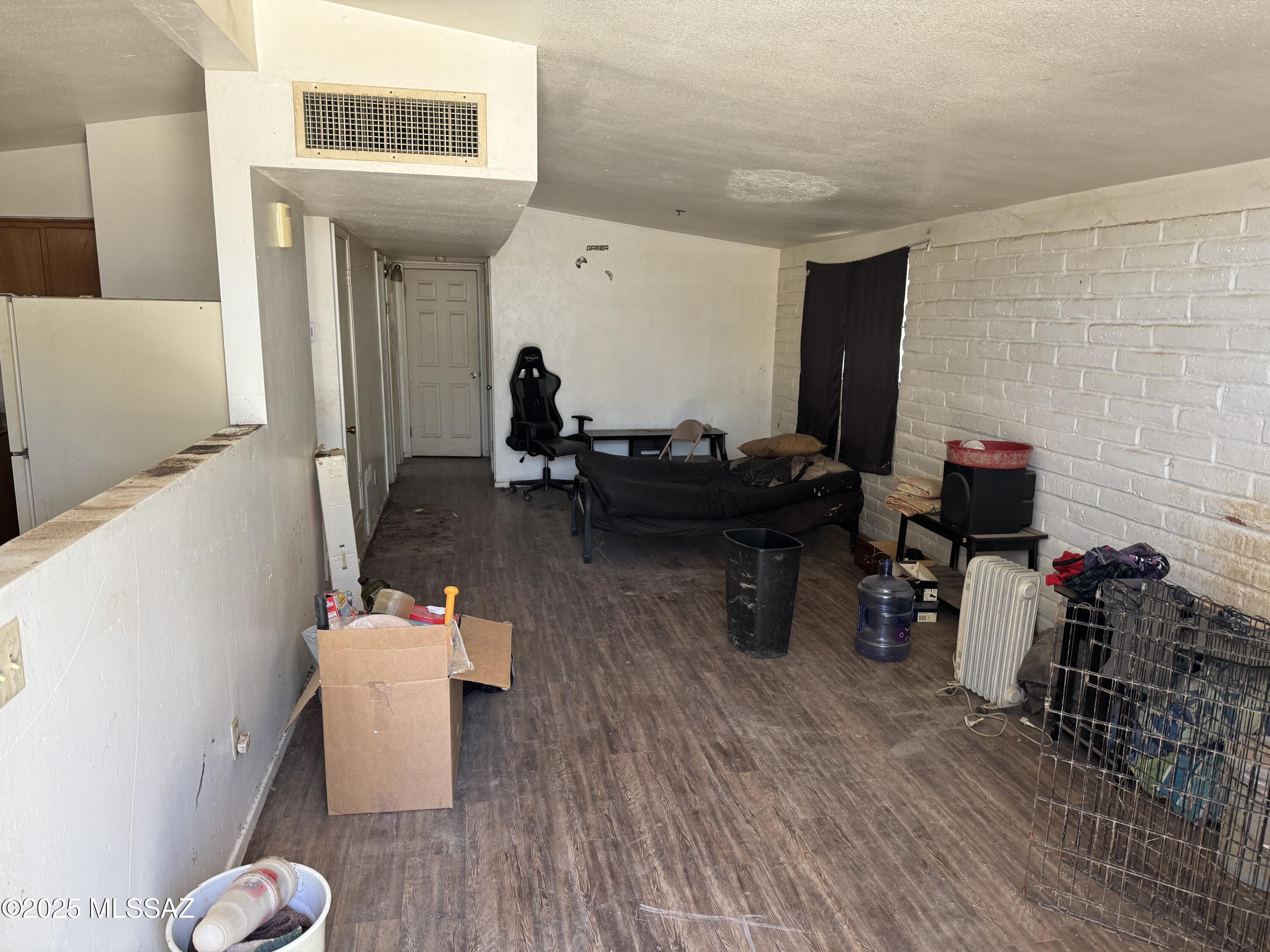 206 W Blacklidge Drive