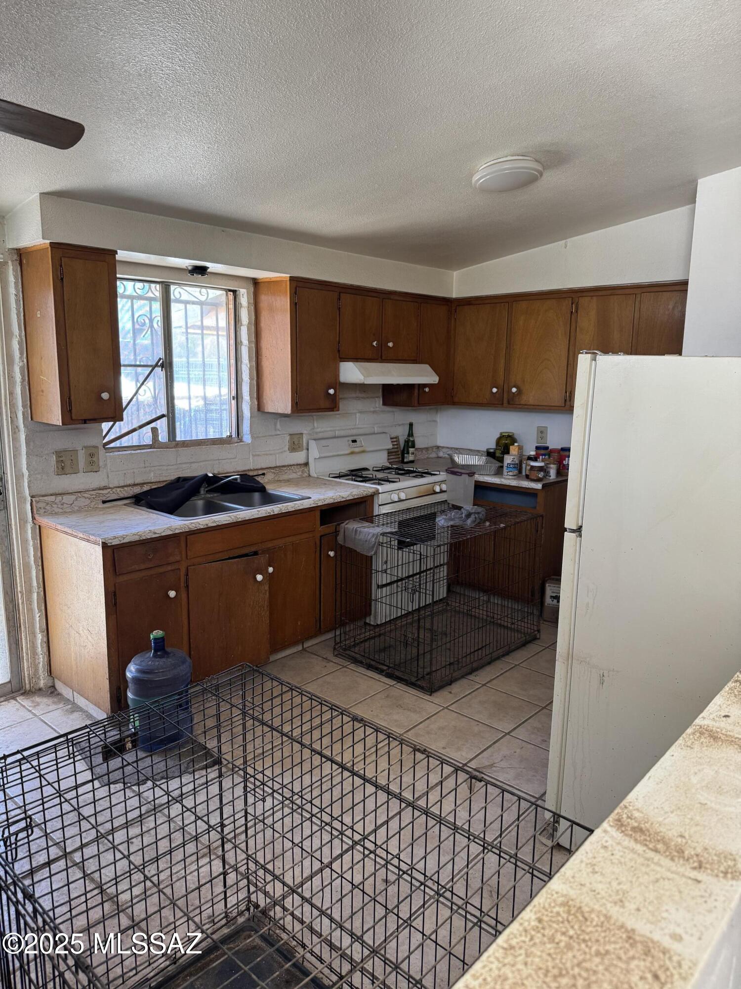 206 W Blacklidge Drive