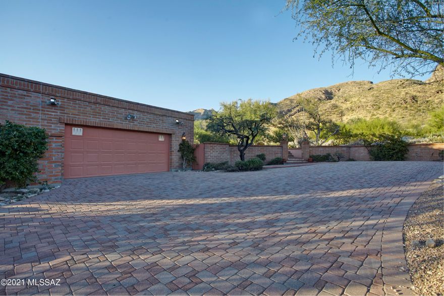 Sitting at the base of the Catalinas in the beautiful, manned gated community Sin Vacas, this home is situated in a lovely setting.  At a high point in the neighborhood, the lot offer big views of the mountains to the north and city lights to the south, all surrounded by lush desert vegetation.  The burnt adobe structure and brick patios exude character and authenticity.  A single owner property built in 1986, the home remains in original condition and is ready to be reimagined.  The one level split floor plan features 3 bedrooms, an office, 2 Â½ baths and generous living spaces spread over 3,539 sq ft.  Windows and sliding doors let in light and connect the indoors with the outdoors. An expansive covered patio adds usable space, outdoor dining and the perfect setting to take in Tucson's gorgeous sunsets.  Ample outdoor space remains available to amend the hardscape or add a swimming pool.

The Catalina Foothills location can't be beat.  Within 5 minutes you will find La Encantada, shopping, great restaurants, and local art galleries.  Within 10 minutes you will find Whole Foods, Tohono Chul gardens and multiple trailheads with outstanding hiking.  University of Arizona is a 20-minute drive.