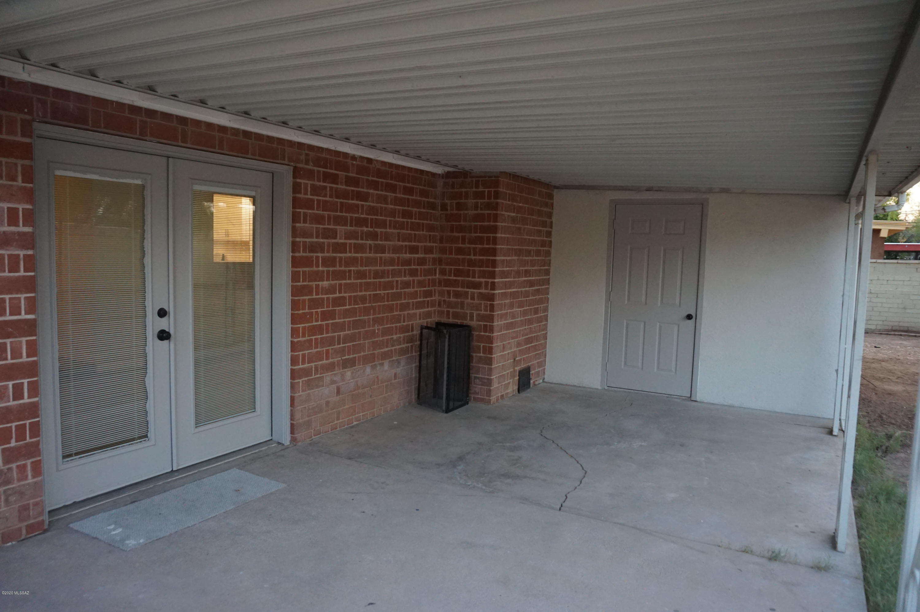 Country Club Manor - Residential