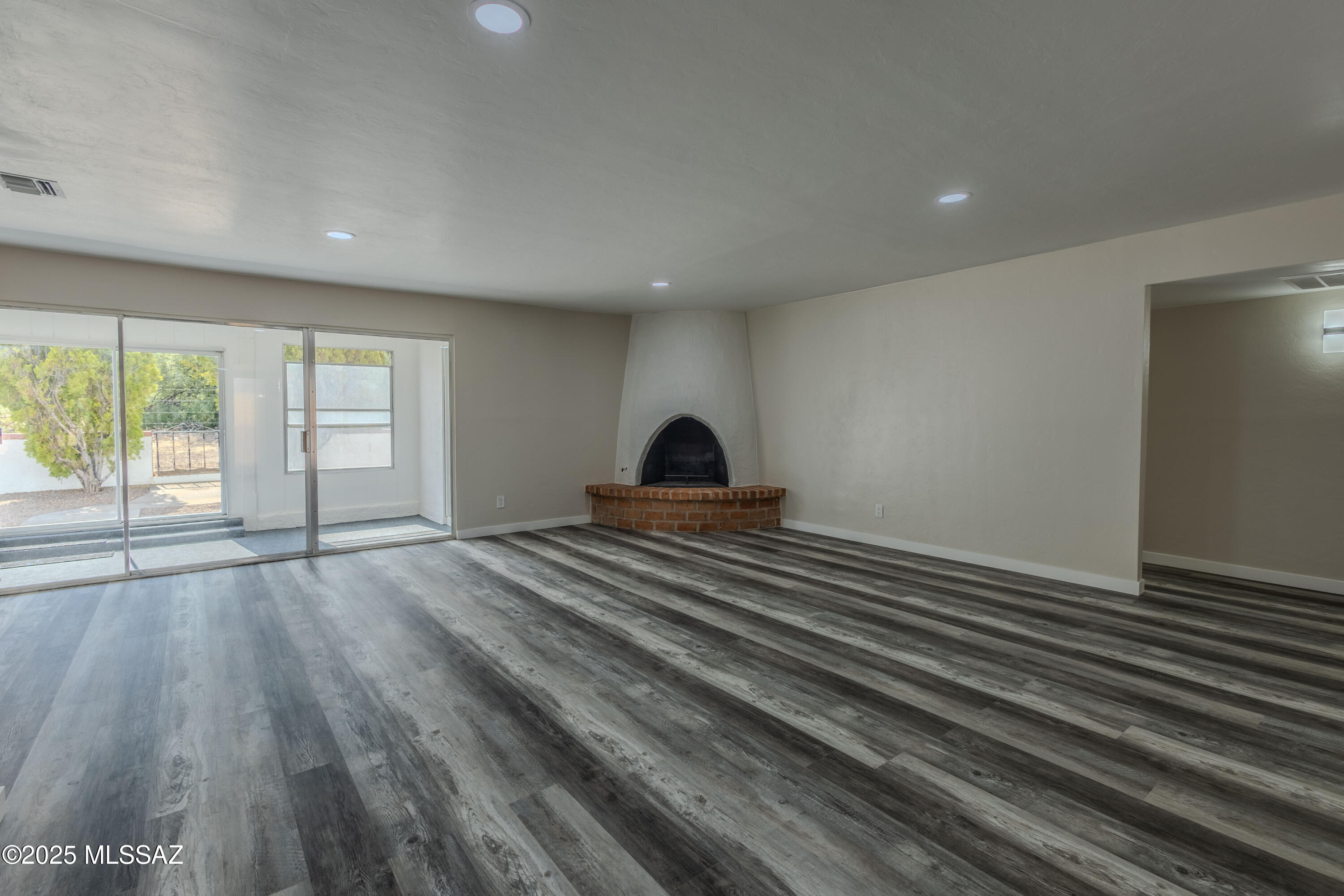 1421 N Paseo Maravilloso