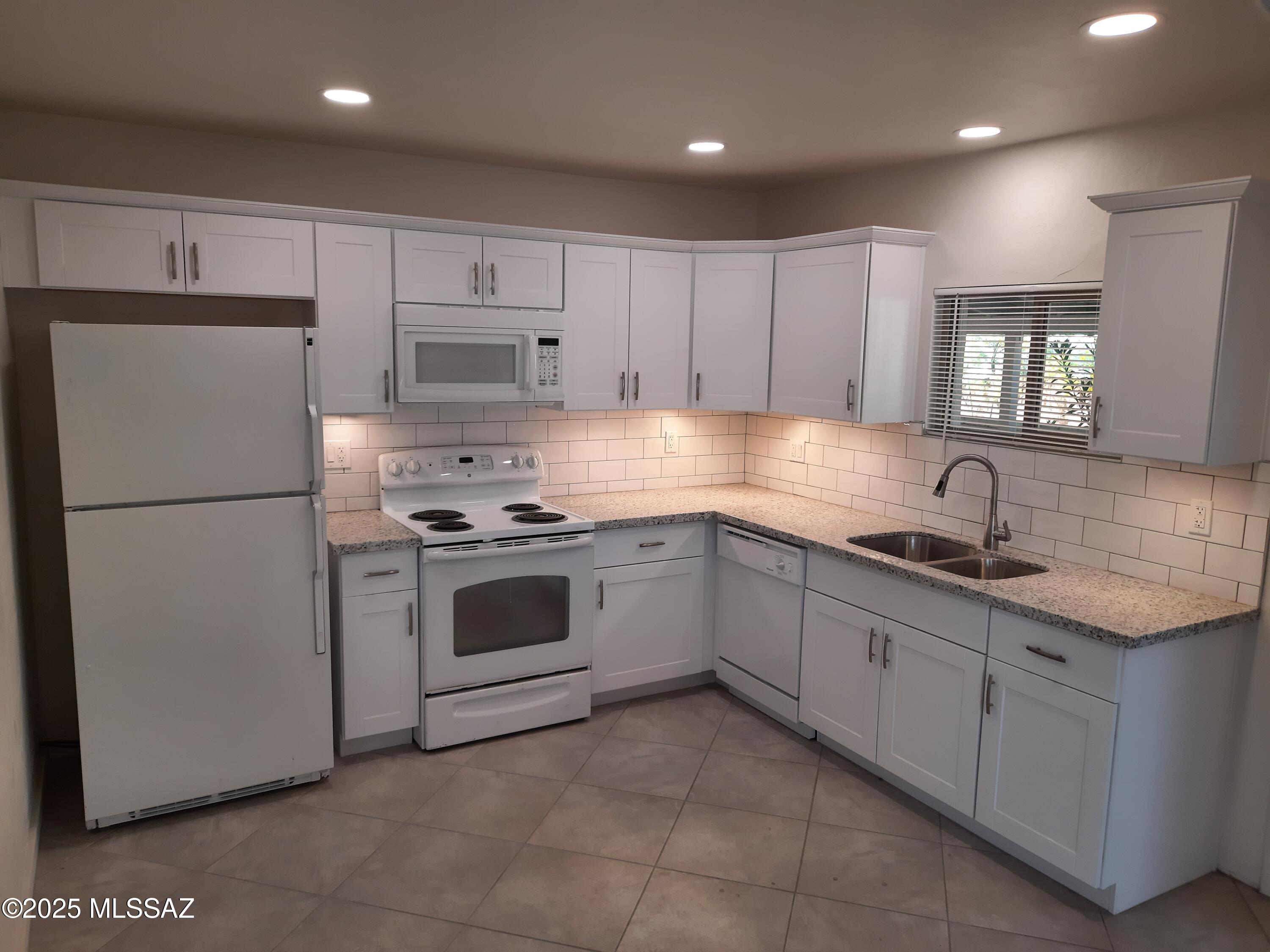 132 W Jacinto Street