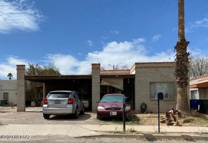 Great central location for this duplex with 1915 Square Feet. This duplex has a 2/1 687 SF and 3/2 with 1223 SF. Both very long term tenants. This duplex needs a bit of work and with the right buyer and upgrades, you'll never have a vacancy.   
On a busline, near shopping, medical services, schools, etc.
PLEASE..... Do not disturb the tenants.