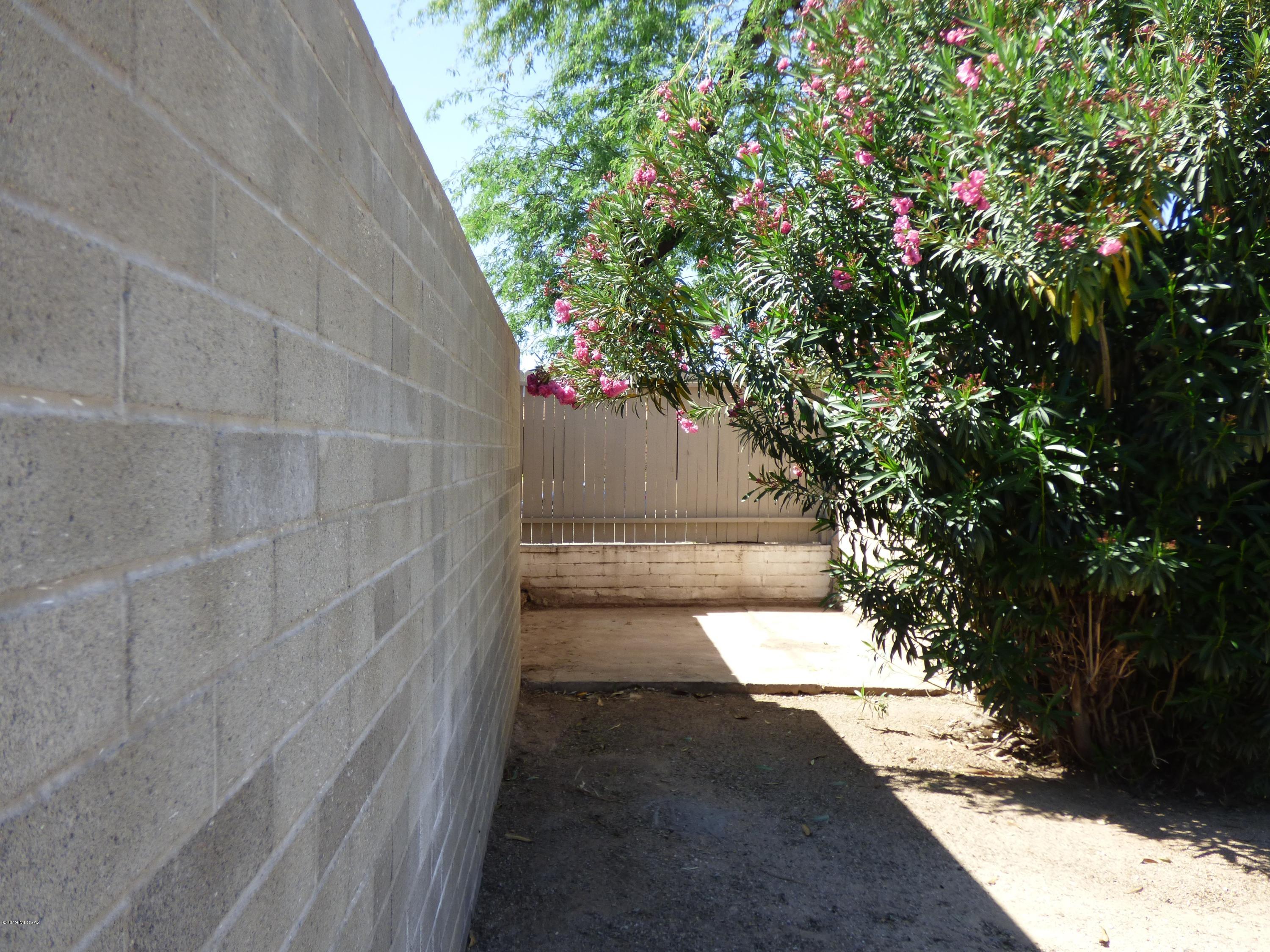 Broadway East (1-112) - Residential