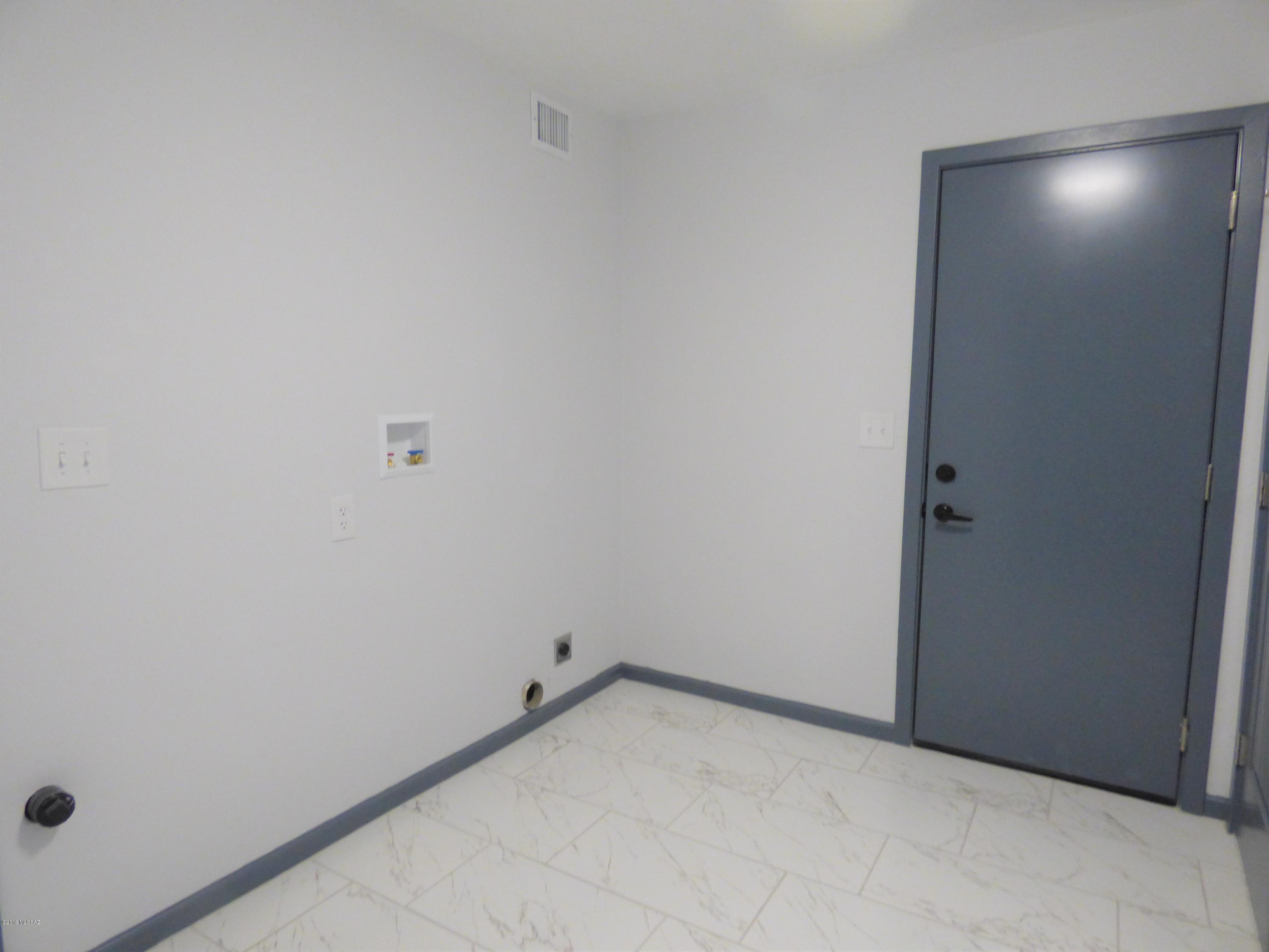 Broadway East (1-112) - Residential