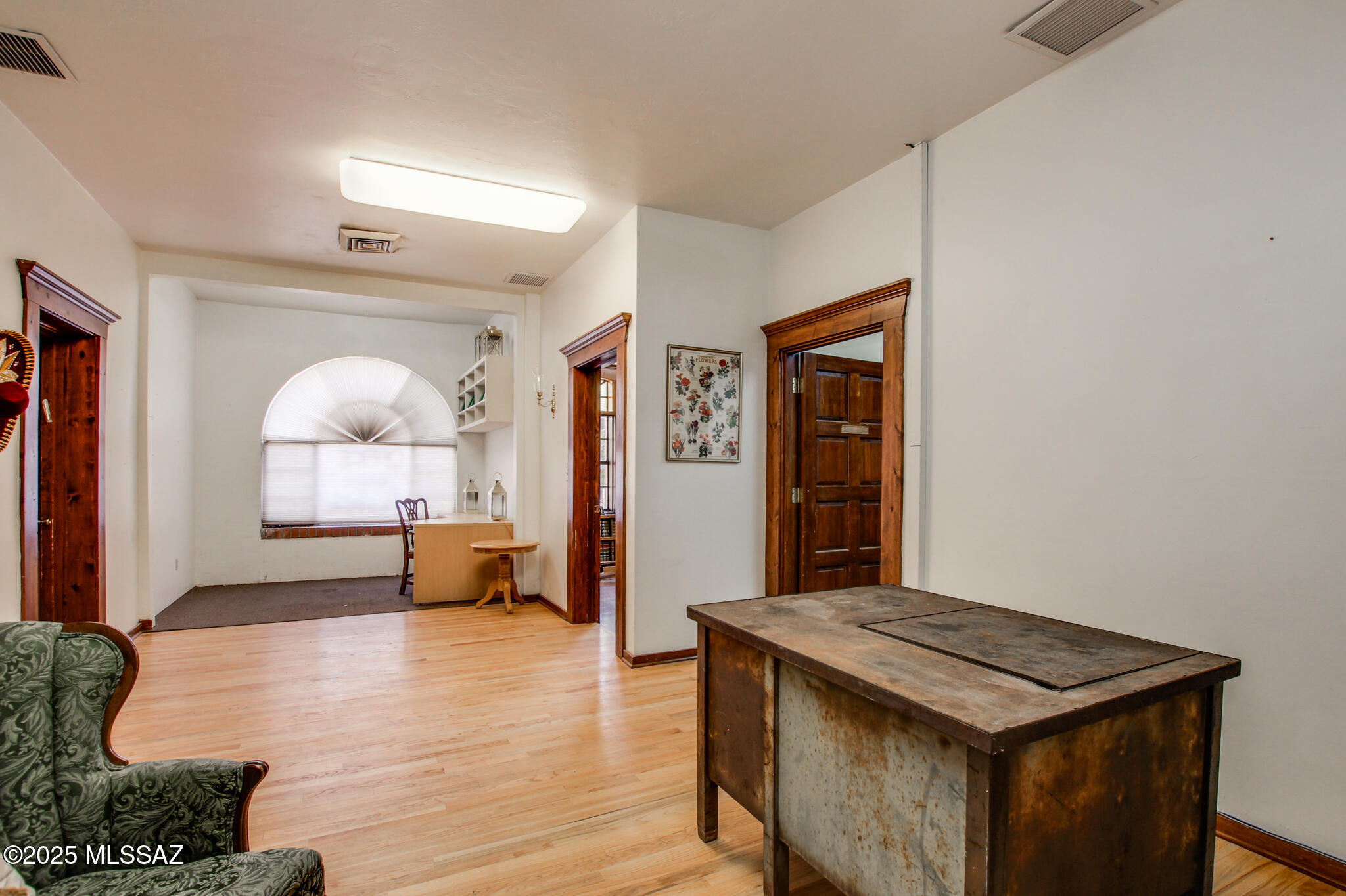 325 W Franklin Street 101