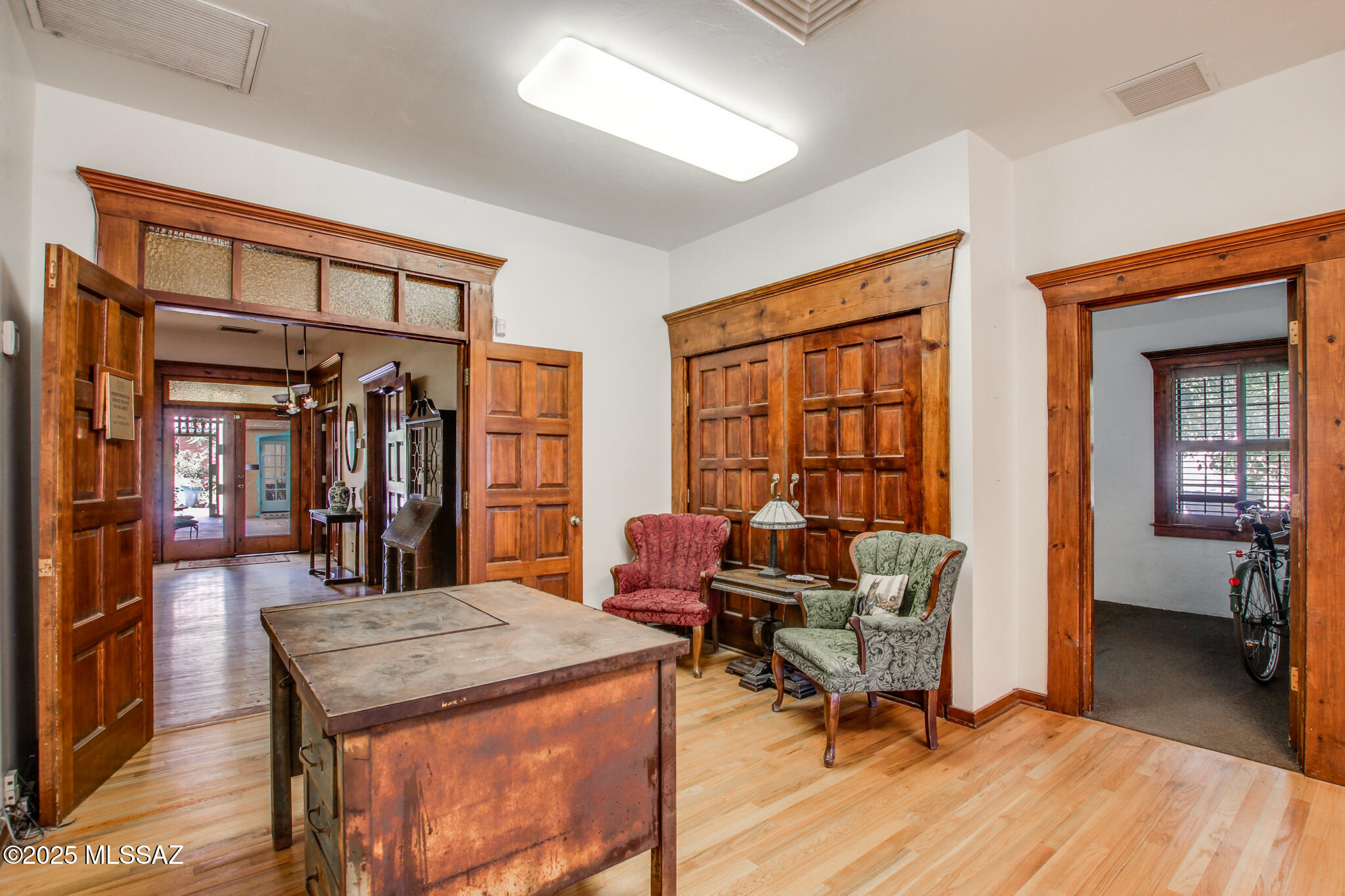 325 W Franklin Street 101