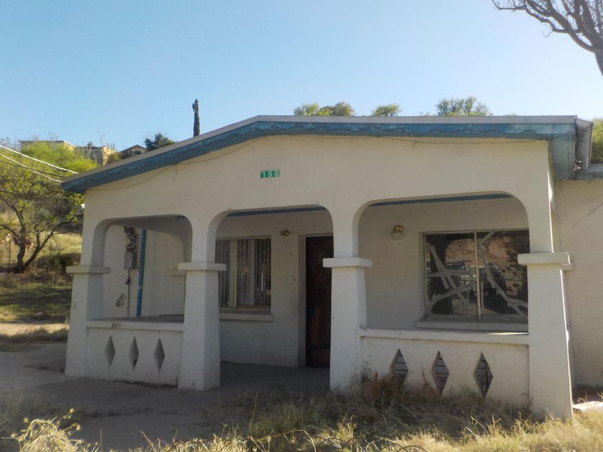 Great investment opportunity. Fixer upper with guest house.