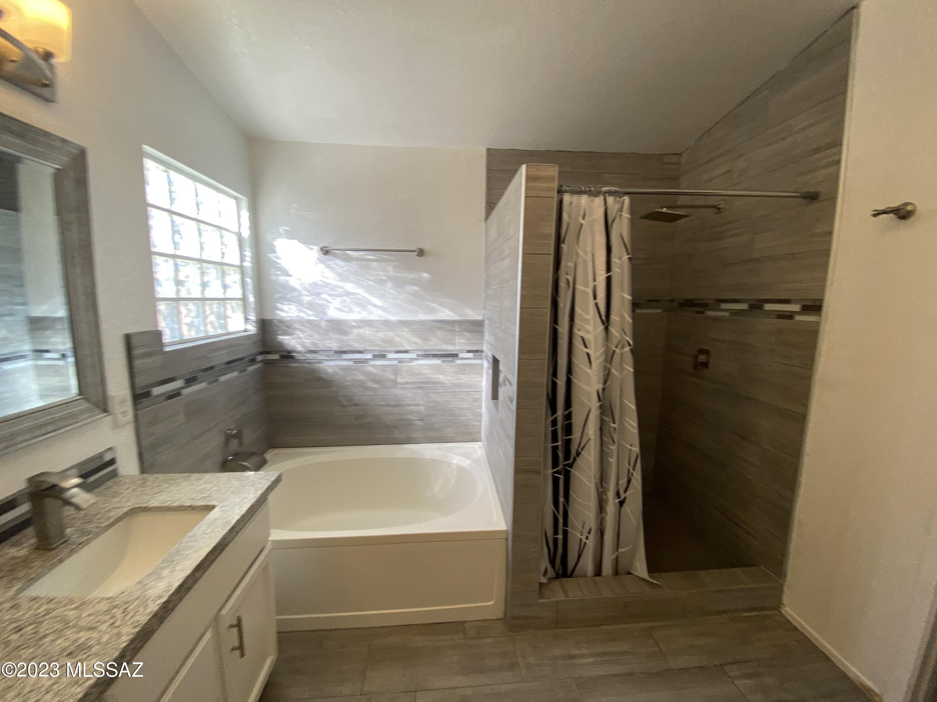 Bluffs (The) 2 - Residential Lease