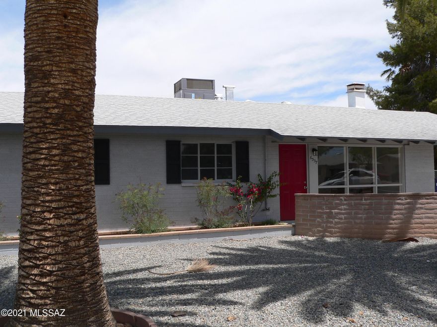Mid Century remodel in the desirable Palo Verde Park Neighborhood. Fresh remodel.  2.19 miles to The Loop, close to medical, shopping, Park Place Mall, and dining.  Main house is +/- 1200 sq feet, guest house is +/- 300 sq feet.  In the heart of the community is Palo Verde Park with sports fields, splash pad, pool, picnic area.  The community is active and hold many free, outdoor activities.  Mini split in the guest house.

Area is very friendly to multiple modes of transportation.

Buyer to verify all facts, figures, and permitting if material.