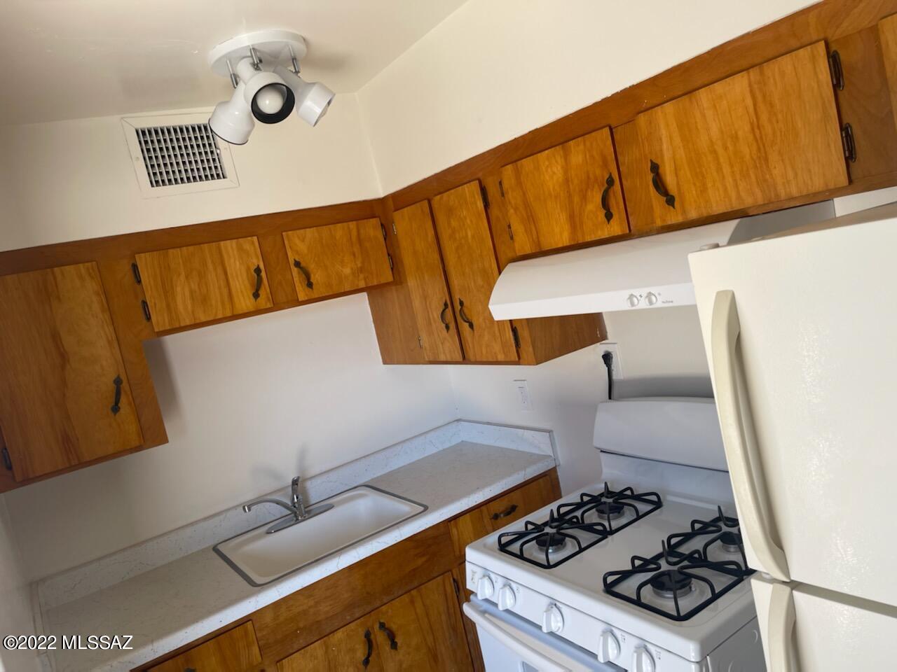 3127 N Fontana Avenue