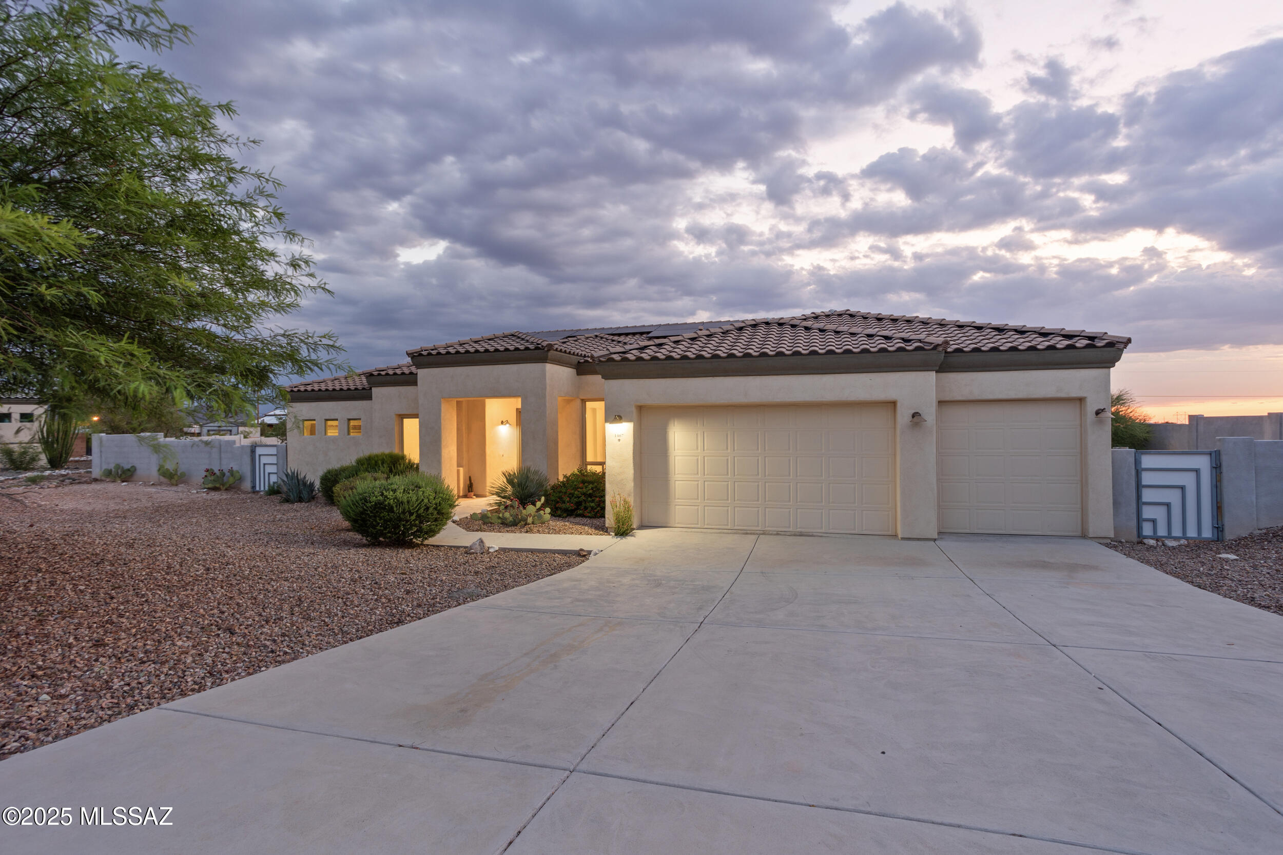 1467 N Branding Place Place