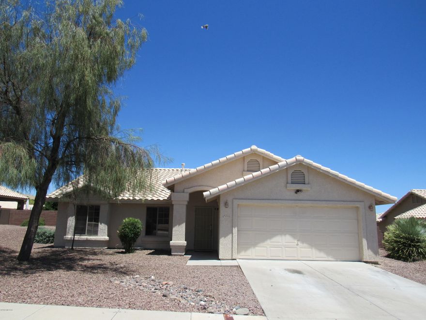 Great 3 bedroom, 2 bath home with a HUGE yard, all wood laminate and tile throughout, fruit trees out back, extended paver patio, peak-a-boo mountain views from the front, located in an awesome subdivision, fresh paint inside home, move-in ready and priced to sell!