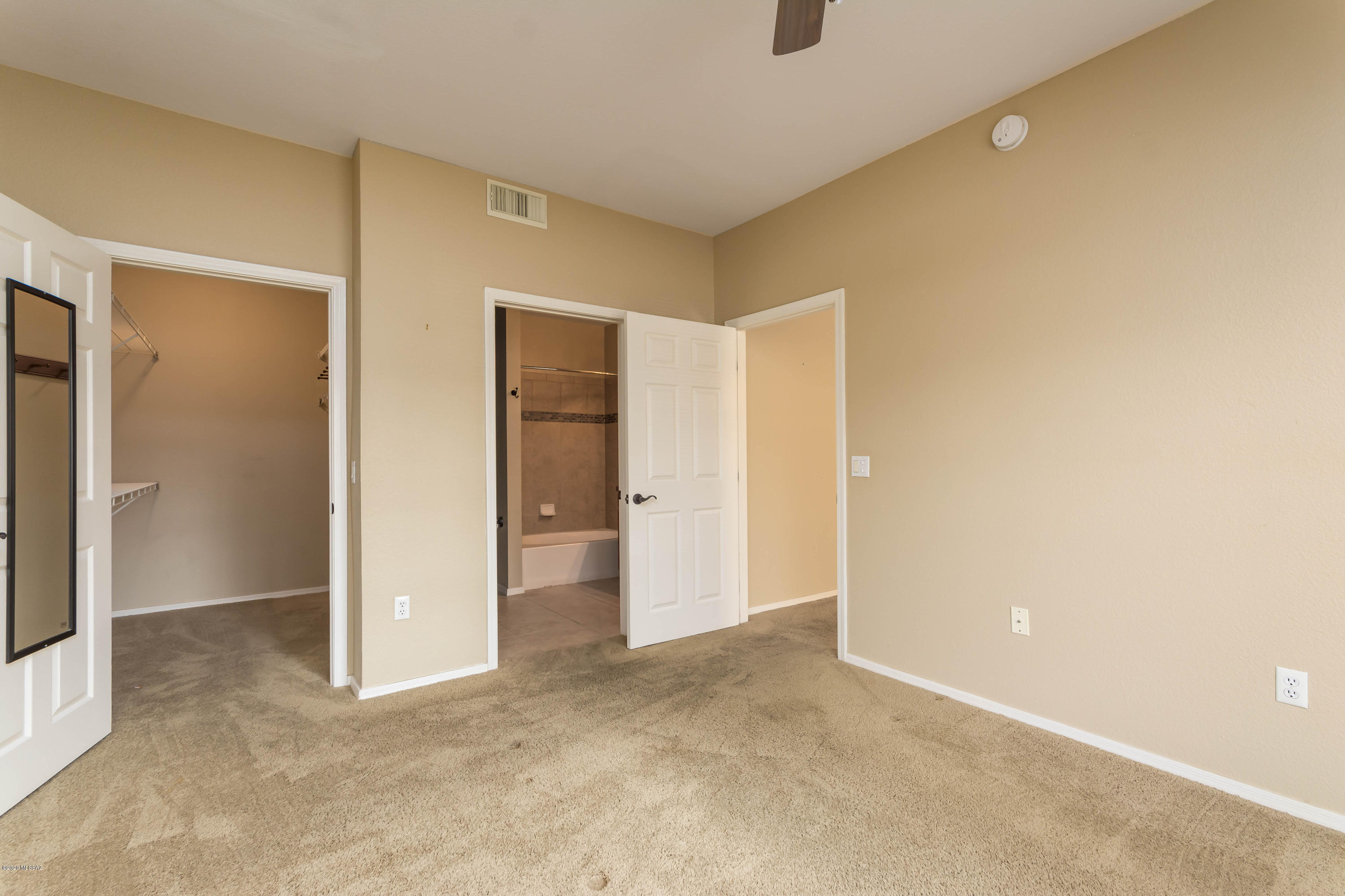 The Boulders at La Reserve Condominiums - Residential