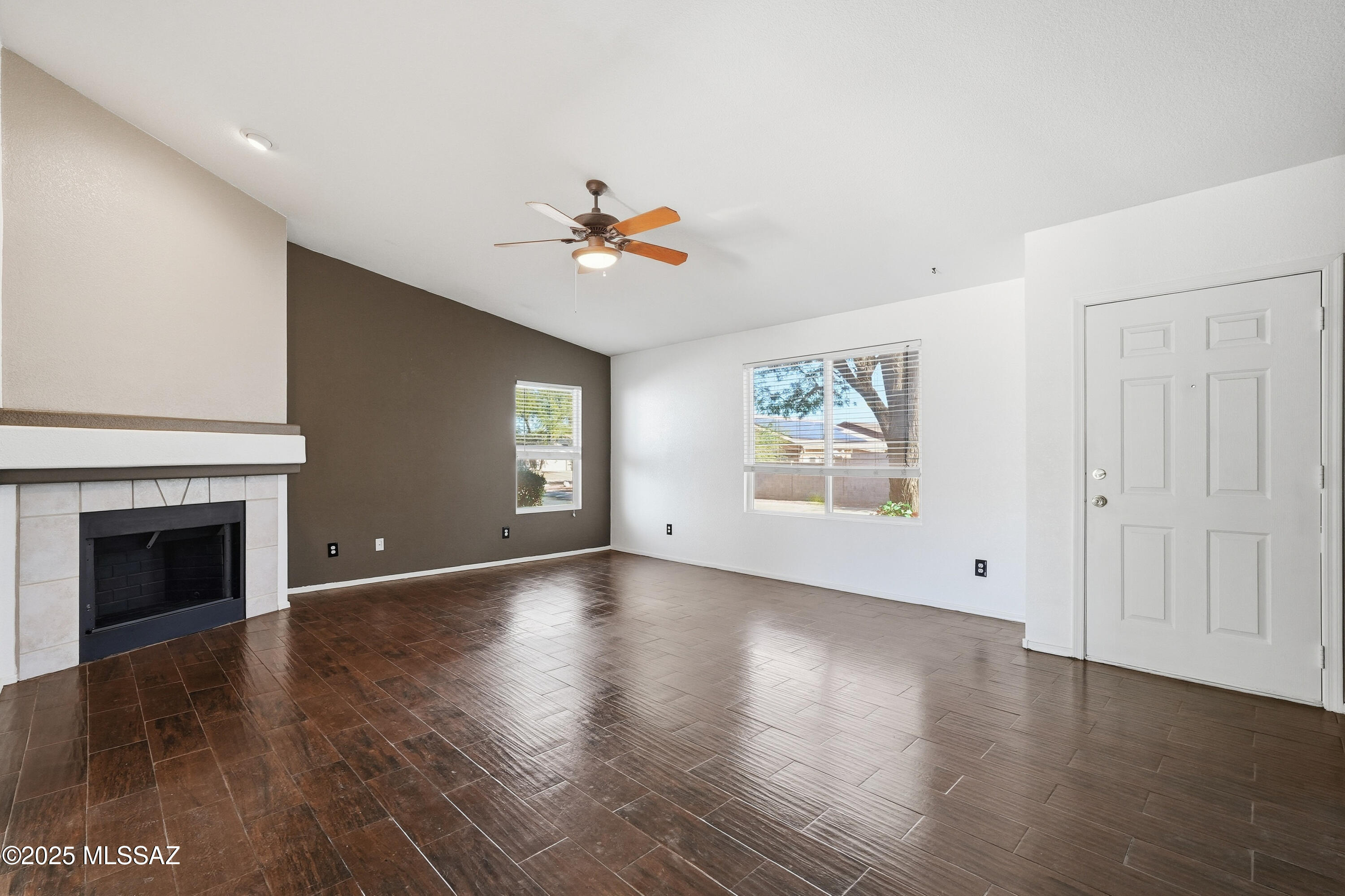 8667 N Golden Moon Way