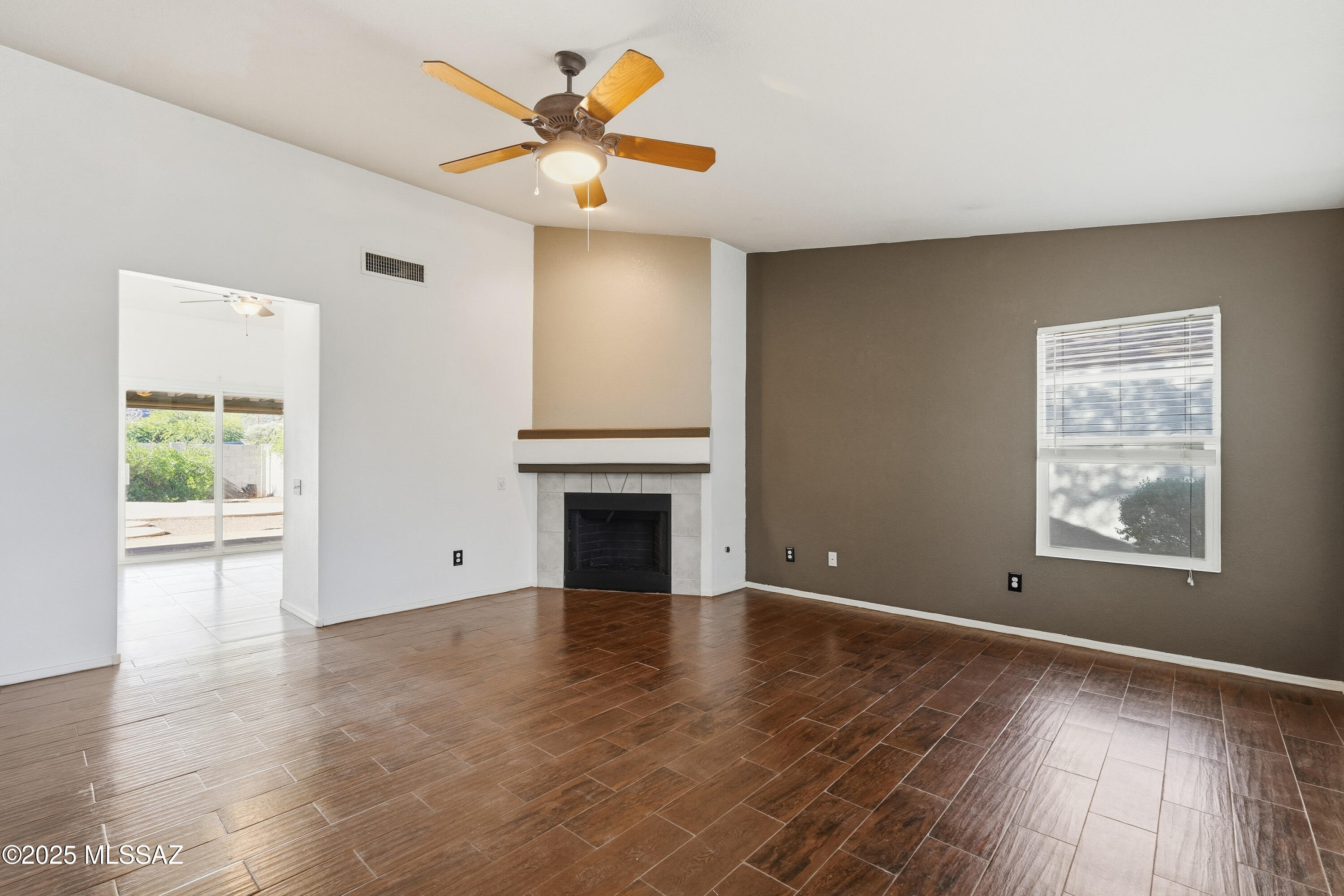 8667 N Golden Moon Way