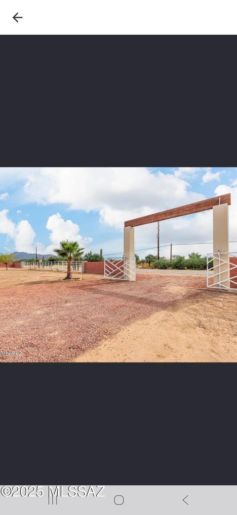 Photo of 13570 W Manville Road, Tucson, AZ 85743 (MLS # 22531314)