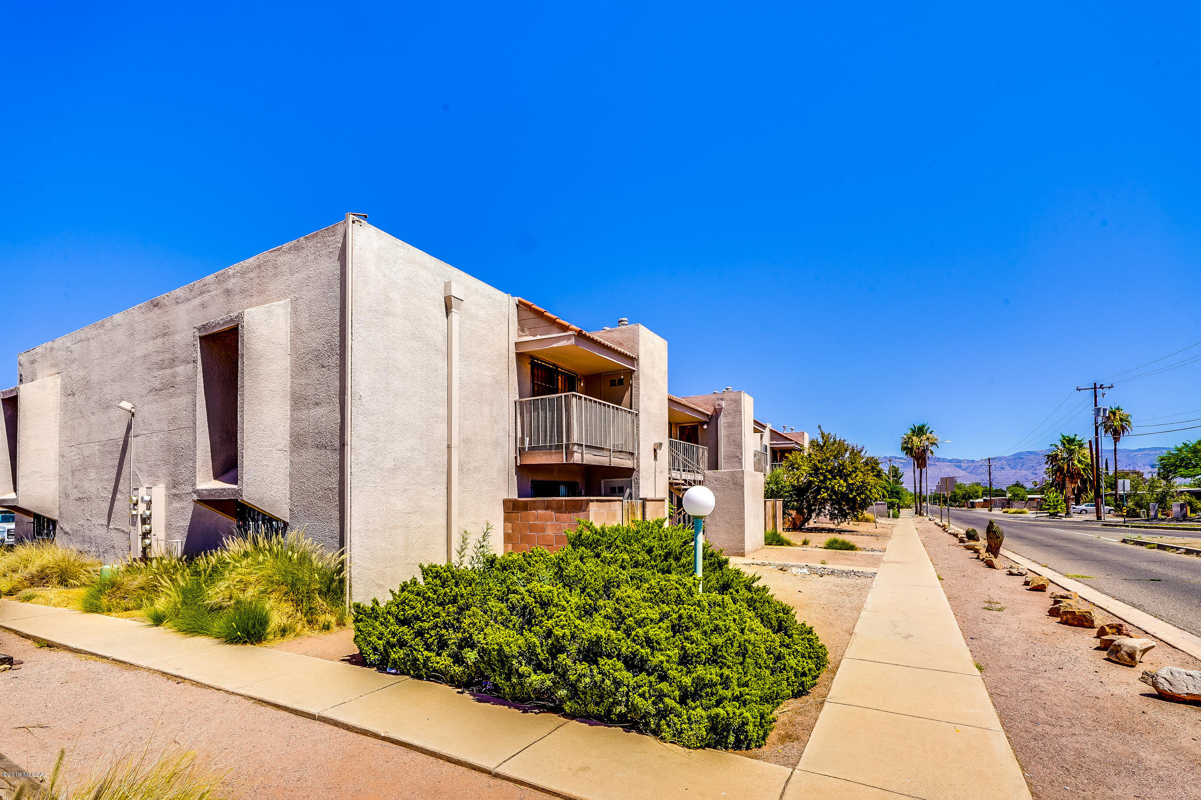 Golf Links East Condos (1-48) - Residential
