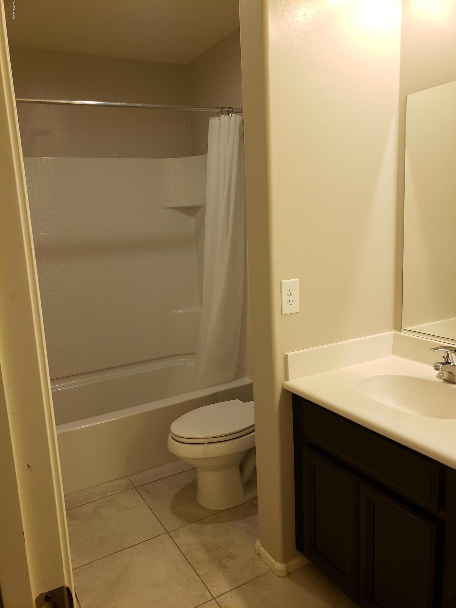 La Estancia De Tucson (1-330) - Residential Lease