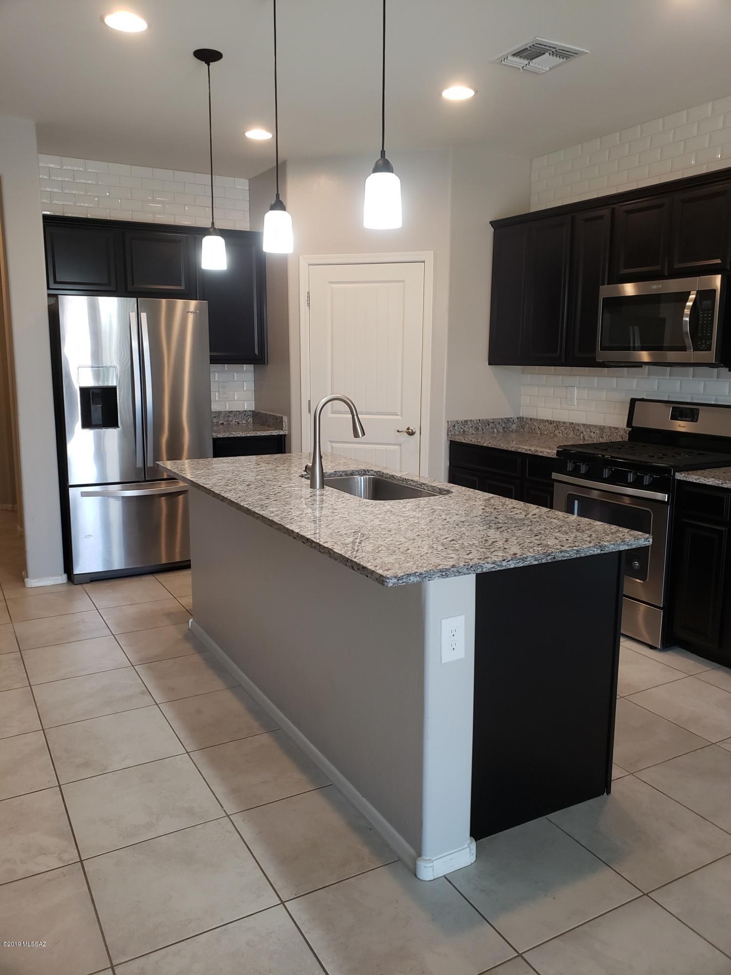 La Estancia De Tucson (1-330) - Residential Lease
