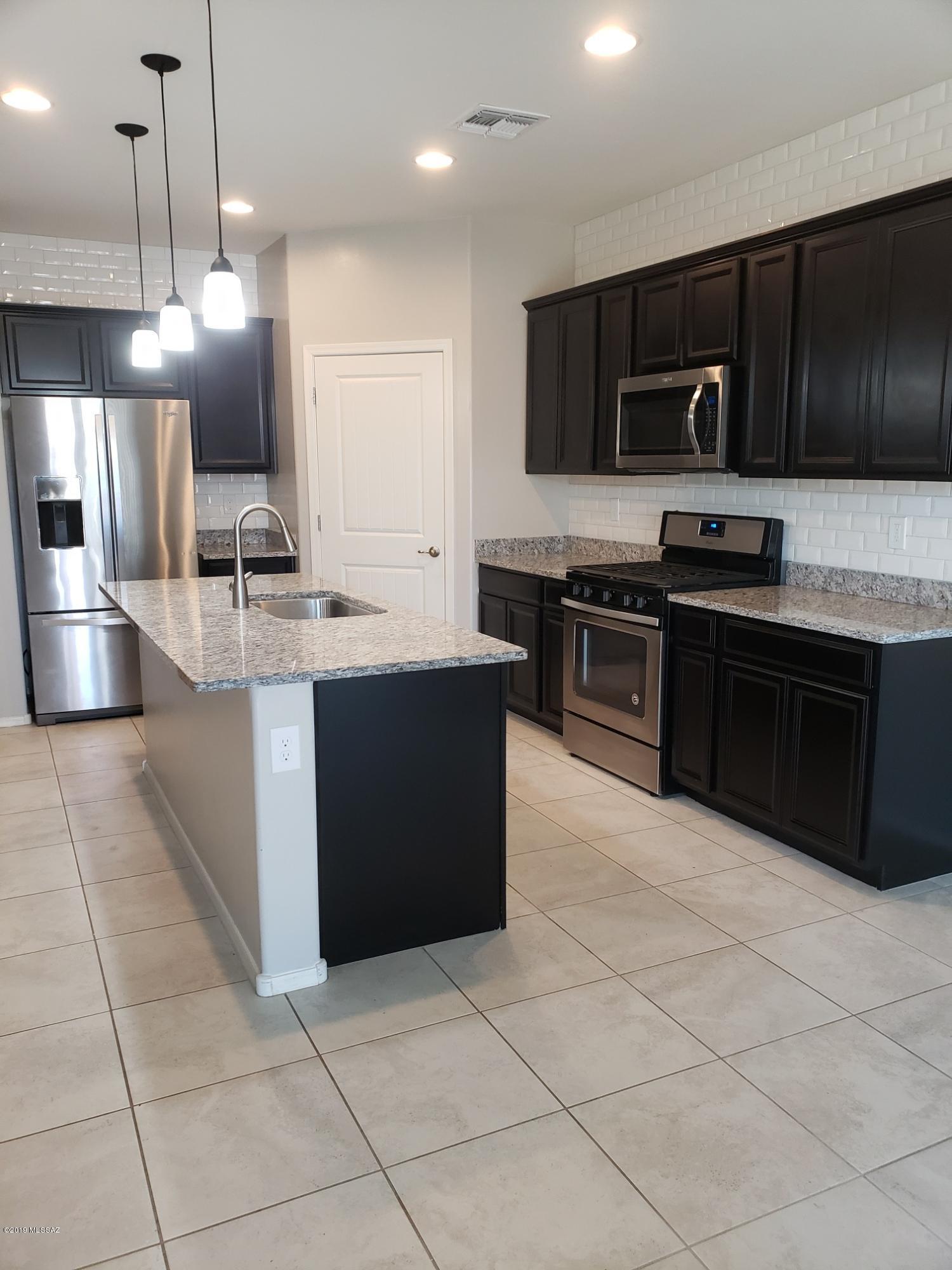La Estancia De Tucson (1-330) - Residential Lease