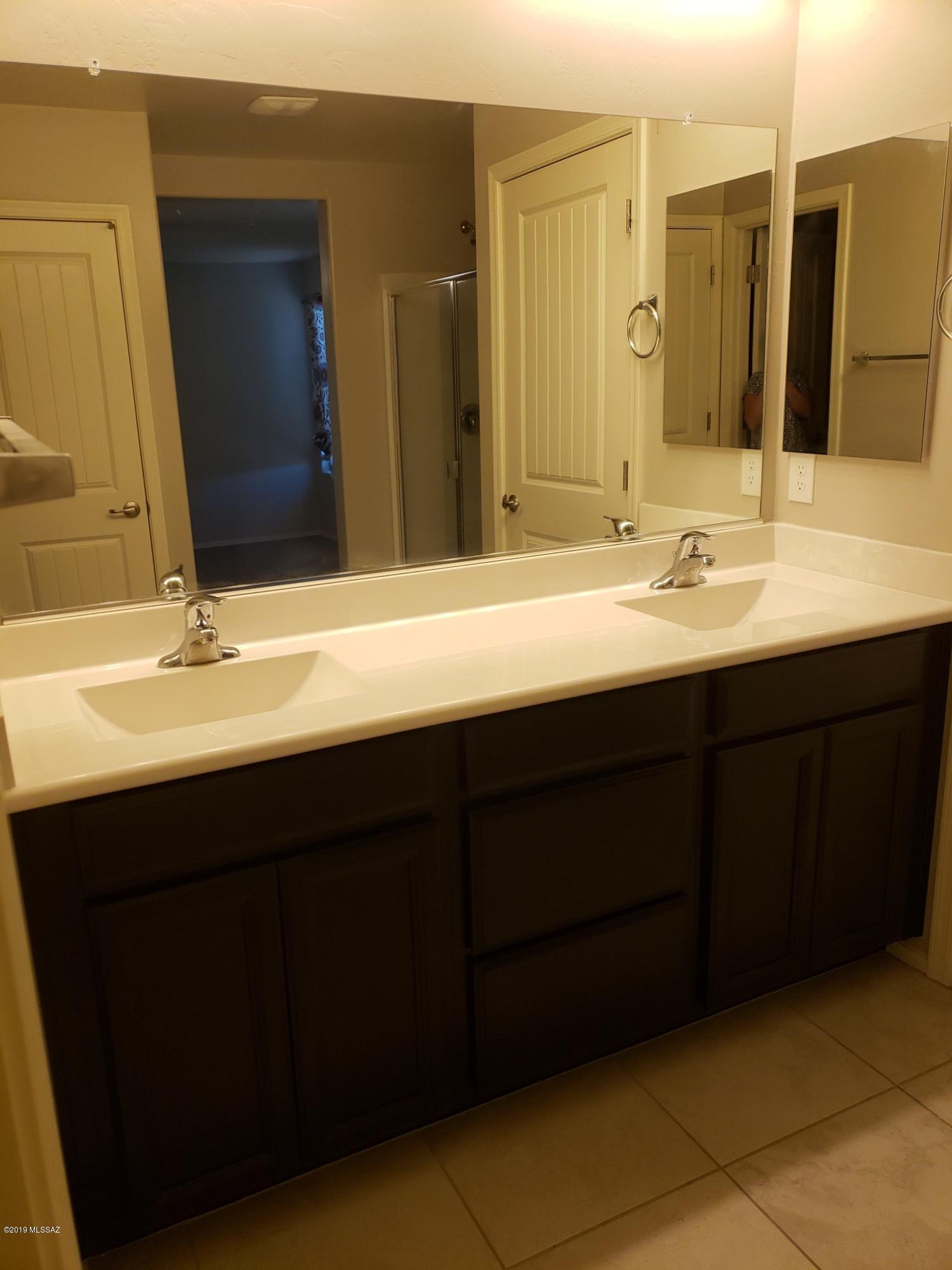 La Estancia De Tucson (1-330) - Residential Lease