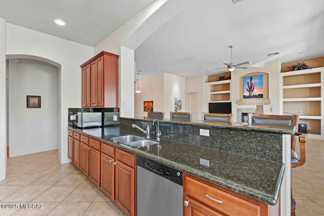 Dos Lagos at Dove Mountain (1-91) - Residential