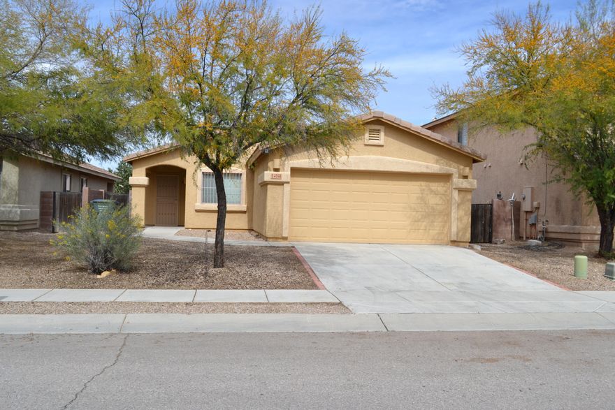 Beautiful 3 bedroom 2 bath home, all tile floor throught home. eat in kitchen, large living room, master bedroom with walk in closed, his and her sinks, enclosed backyard, a/c, washer and dryer hook up.