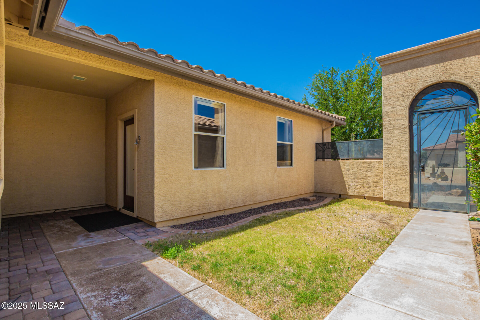 2436 E Desert Pueblo Pass