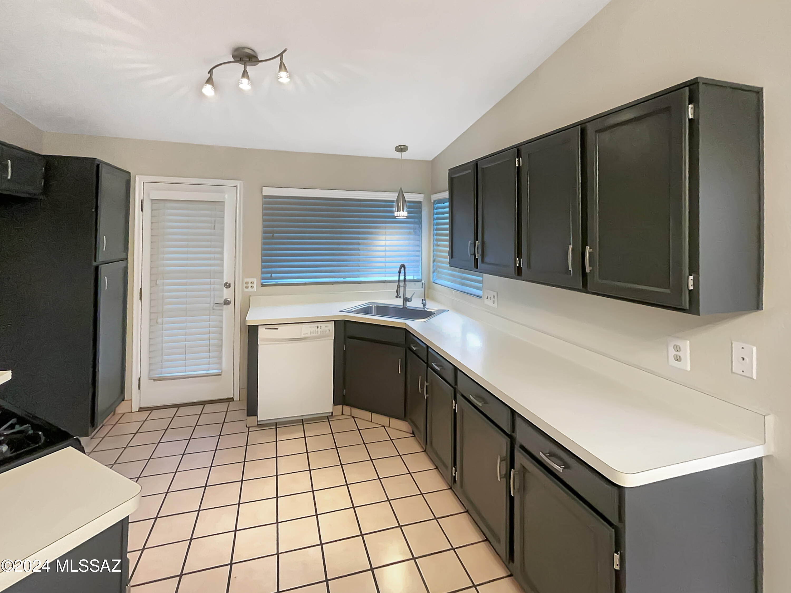 Meadowbrook (115-207) - Residential