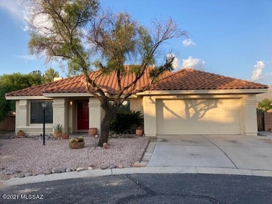 Gated Villages of La Canada Oro Valley. Beautiful 3 bedroom, 2 bath home.  Open floor plan. Vaulted ceilings. Large back yard with great views. Gas fireplace, breakfast bar with bay window. Move in ready. Kitchen, bathrooms and flooring updated 2018-2019. Exterior paint updated 2018. AC unit replaced 2016.