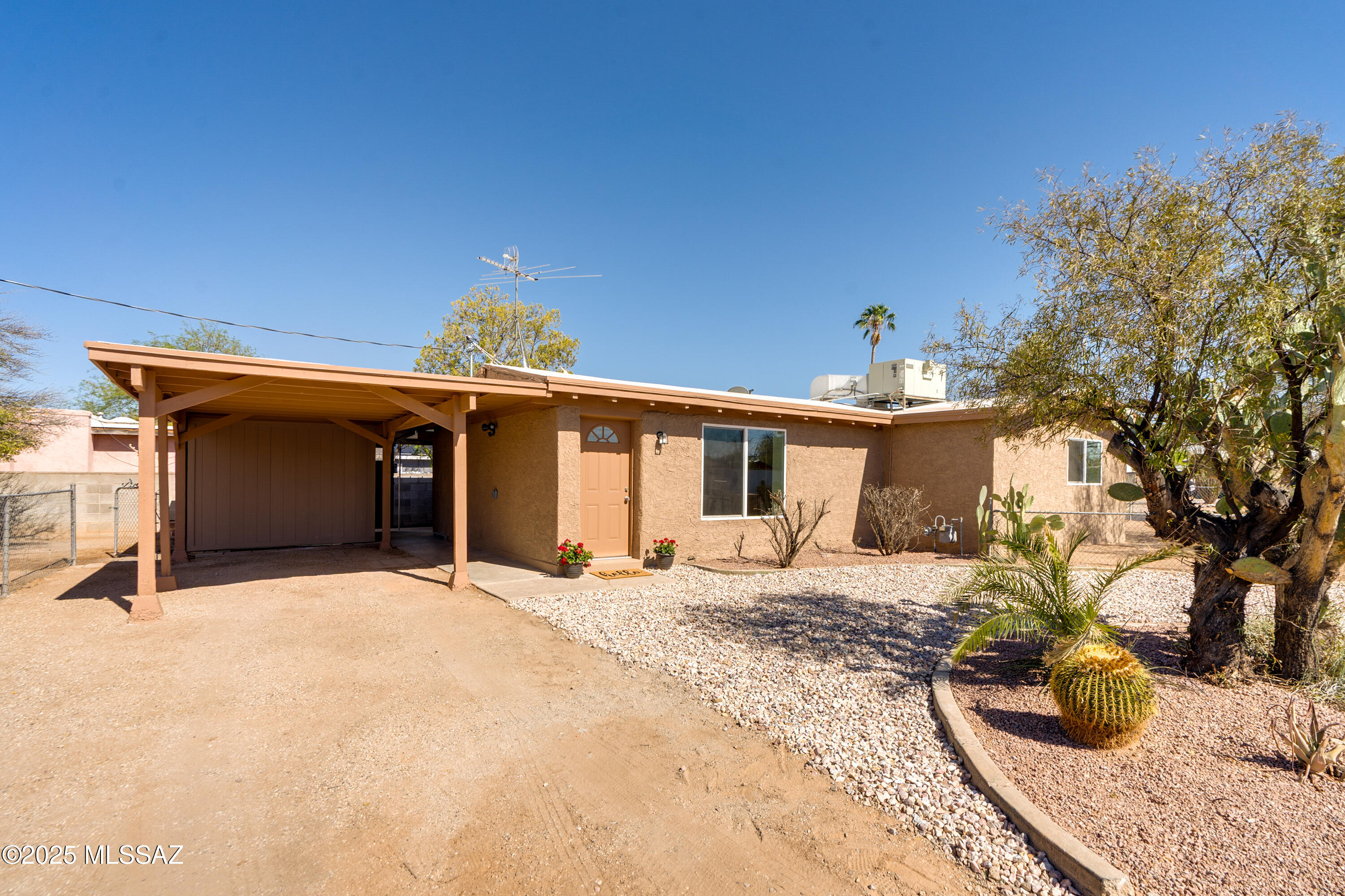 806 N Arcadia Avenue