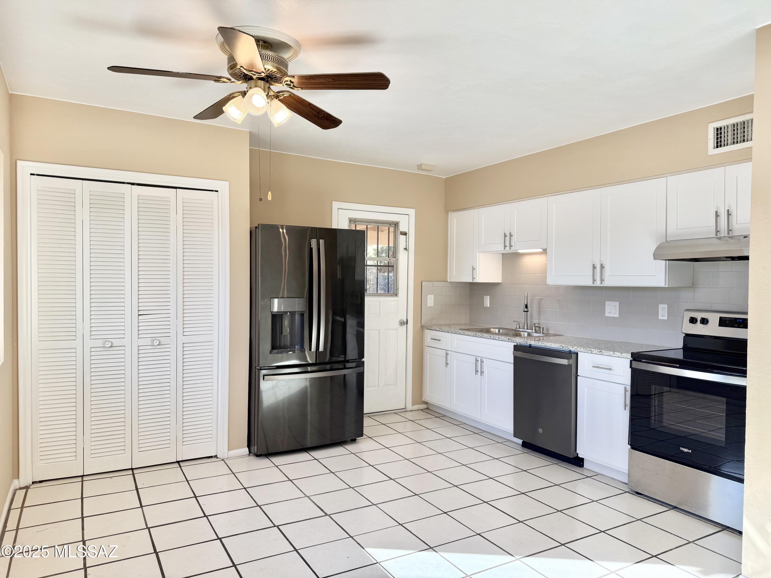 1884 W Record Street