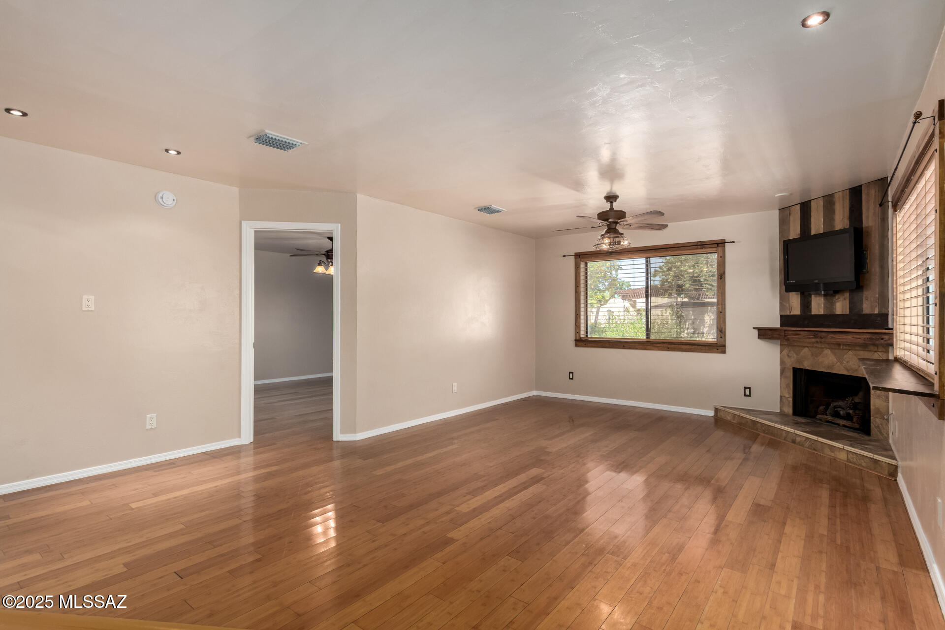 3781 E Edison Street