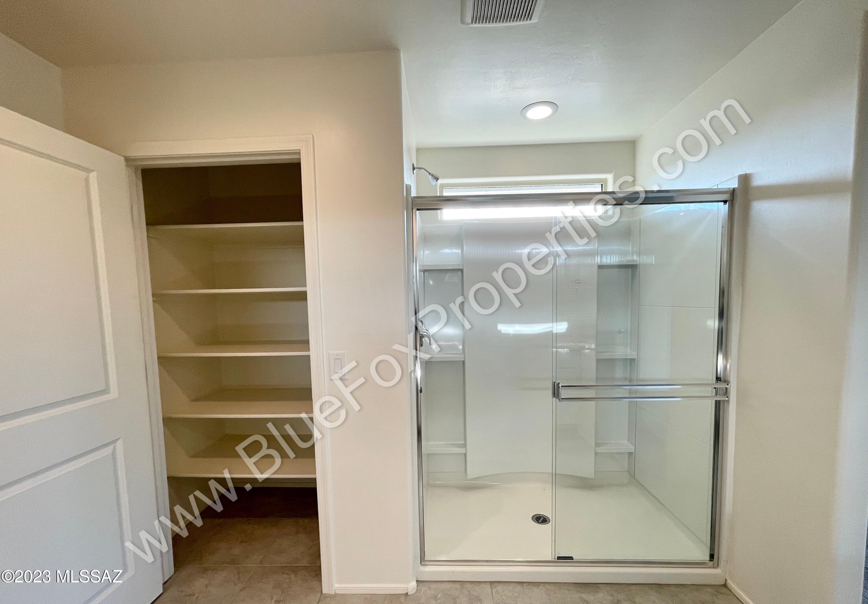 La Estancia De Tucson (1-330) - Residential Lease
