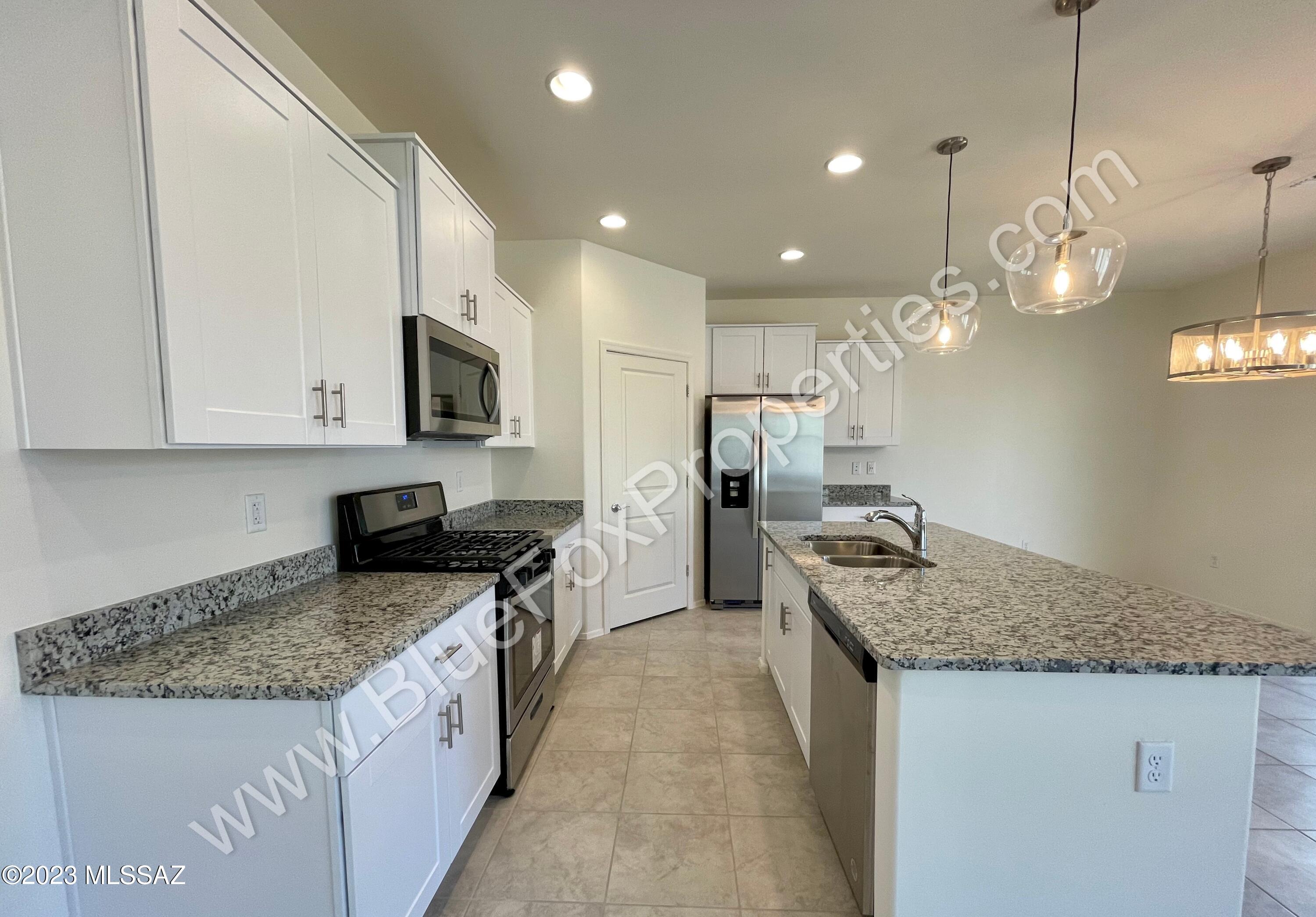 La Estancia De Tucson (1-330) - Residential Lease