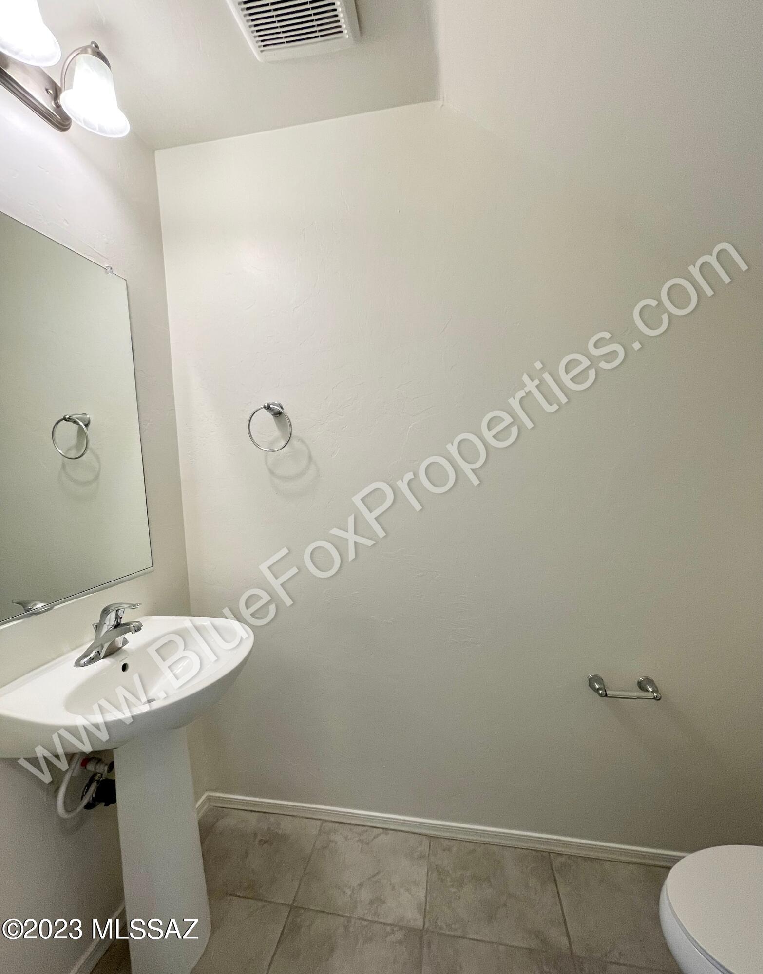 La Estancia De Tucson (1-330) - Residential Lease