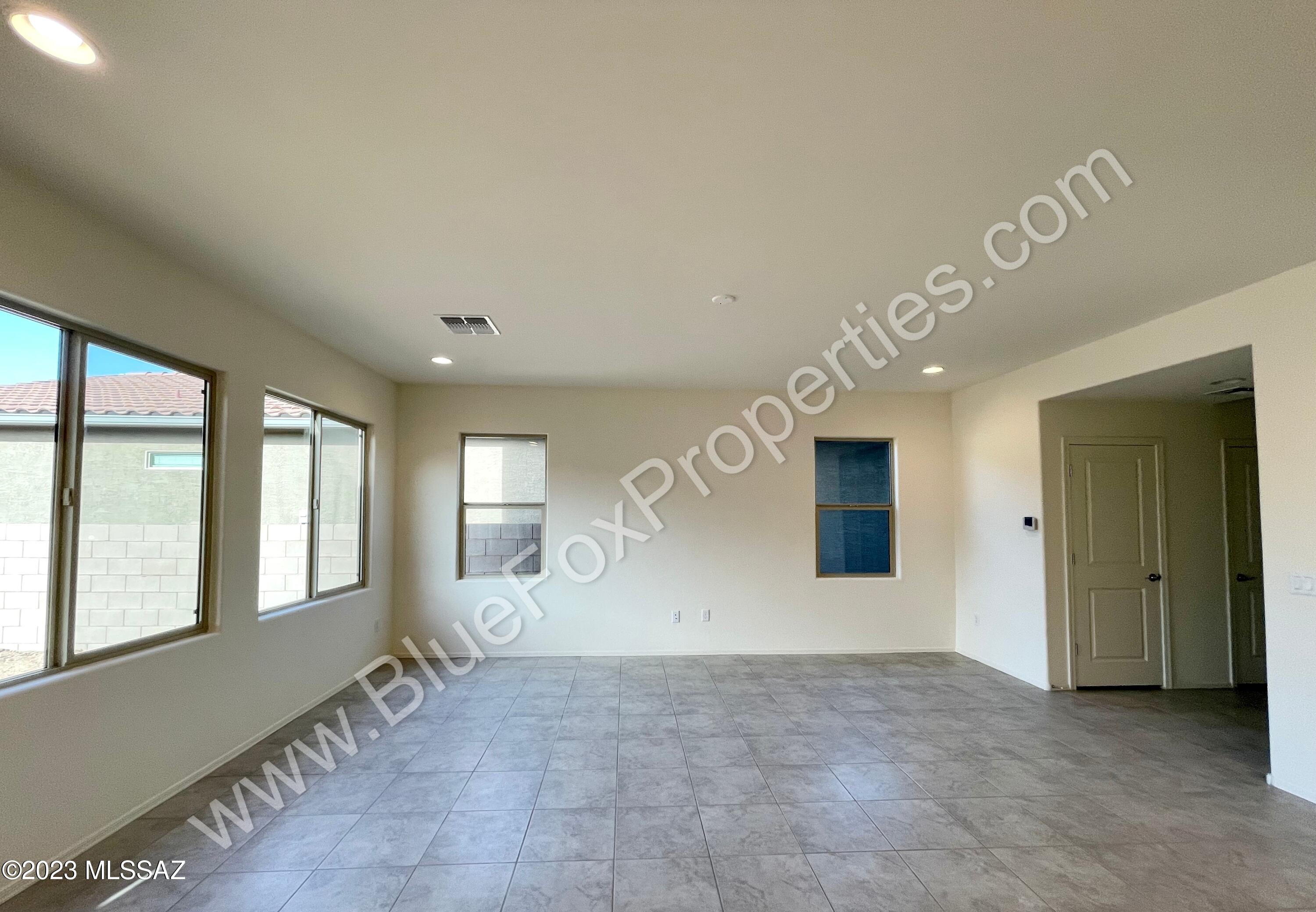 La Estancia De Tucson (1-330) - Residential Lease