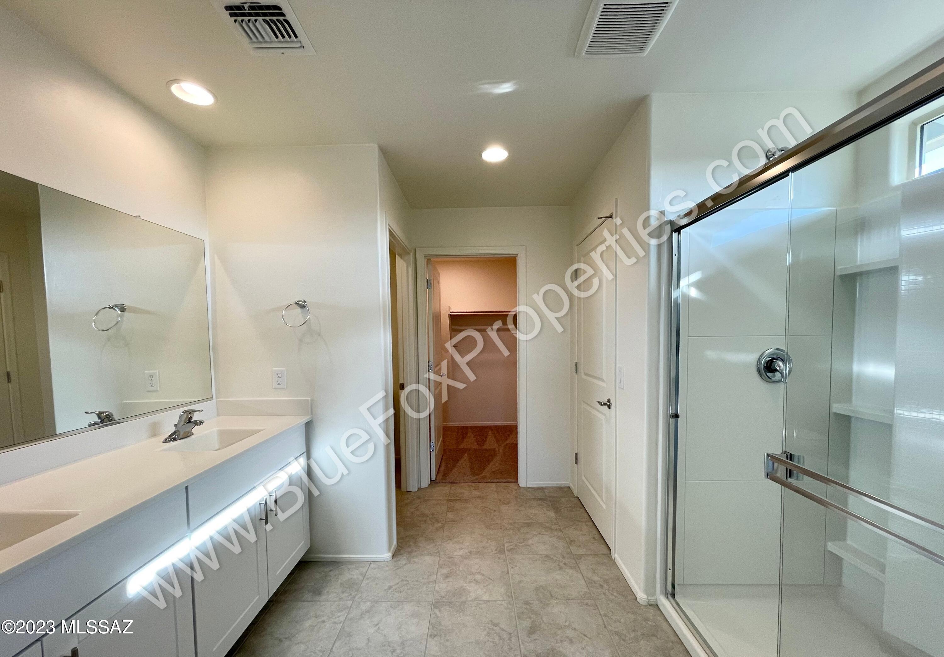 La Estancia De Tucson (1-330) - Residential Lease