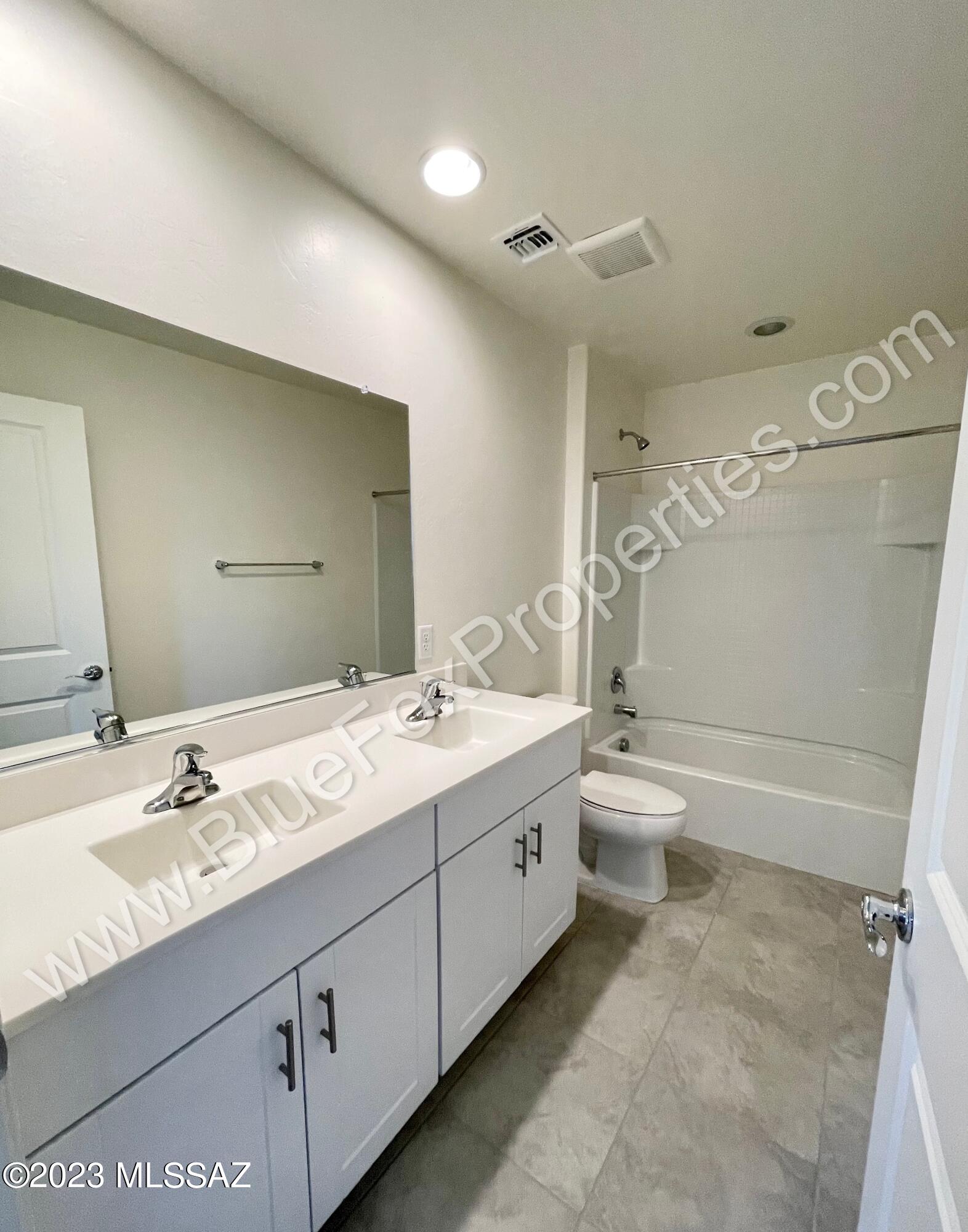 La Estancia De Tucson (1-330) - Residential Lease