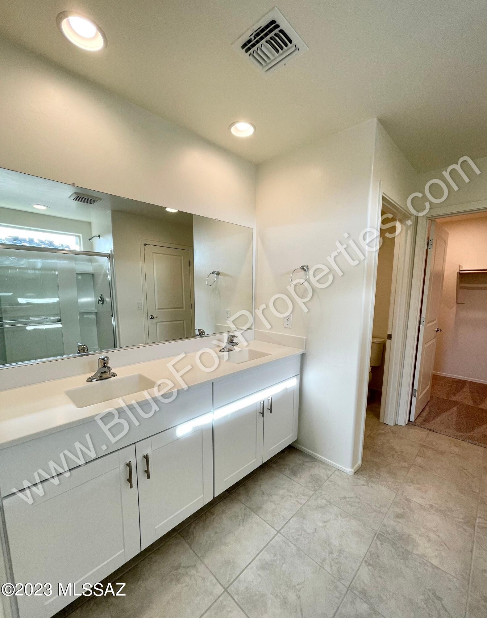 La Estancia De Tucson (1-330) - Residential Lease