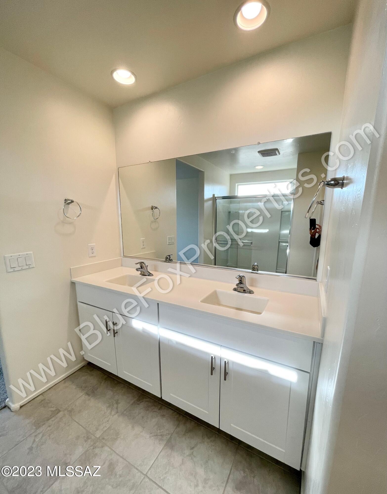 La Estancia De Tucson (1-330) - Residential Lease