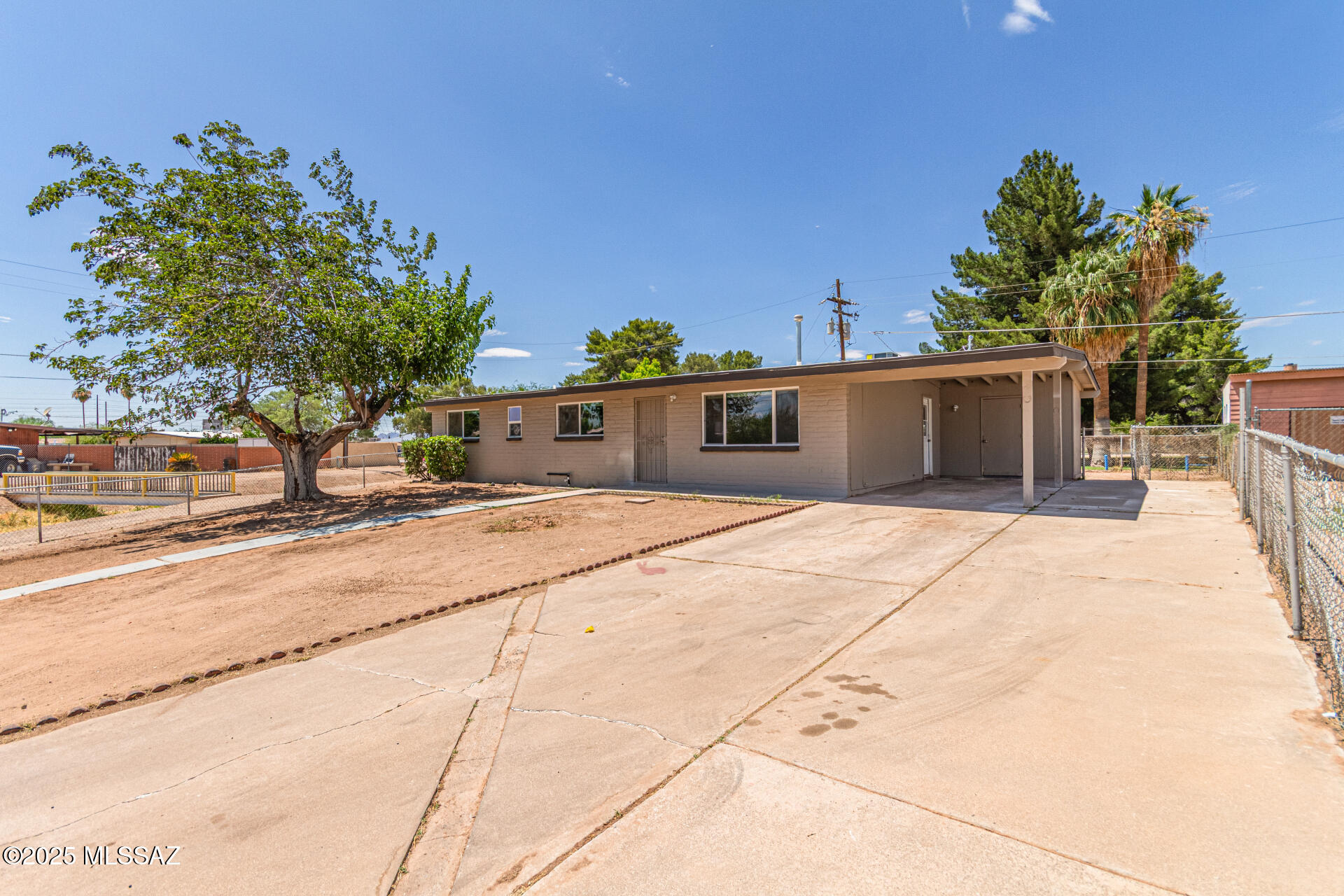 4041 E Dover Stravenue
