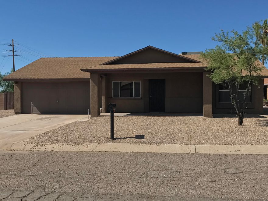 Completely remodeled and move-in ready 3 Bedroom with 3 Bath house. New two tone paint, new carpet in the bedrooms, new tile in the rest of the house, new fixtures, new cabinets in kitchen and bathroom with granite counter tops. New
stainless steel appliances. Covered patio and large lot with wide gate to backyard.