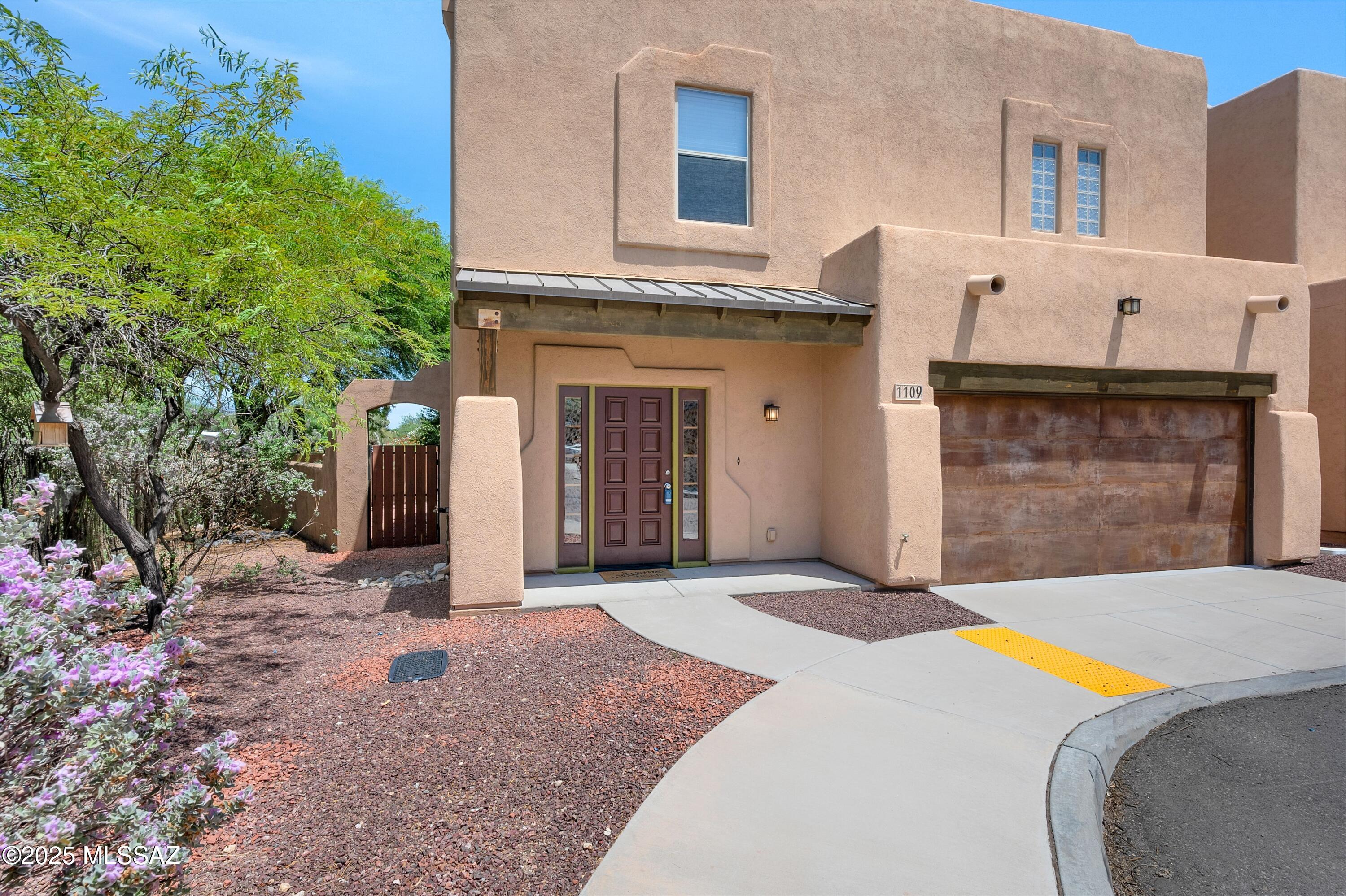1109 E Irwin Place