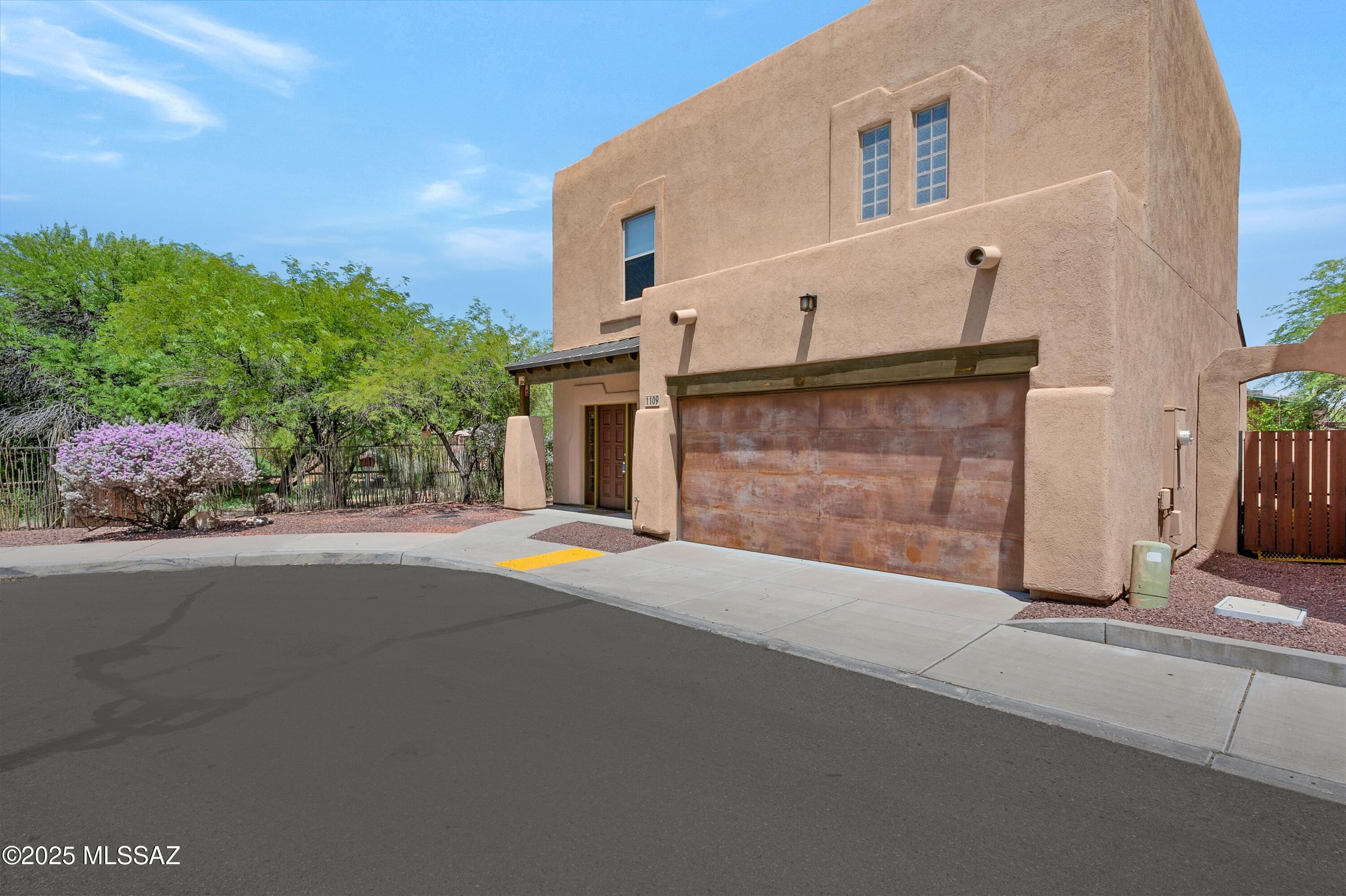 1109 E Irwin Place