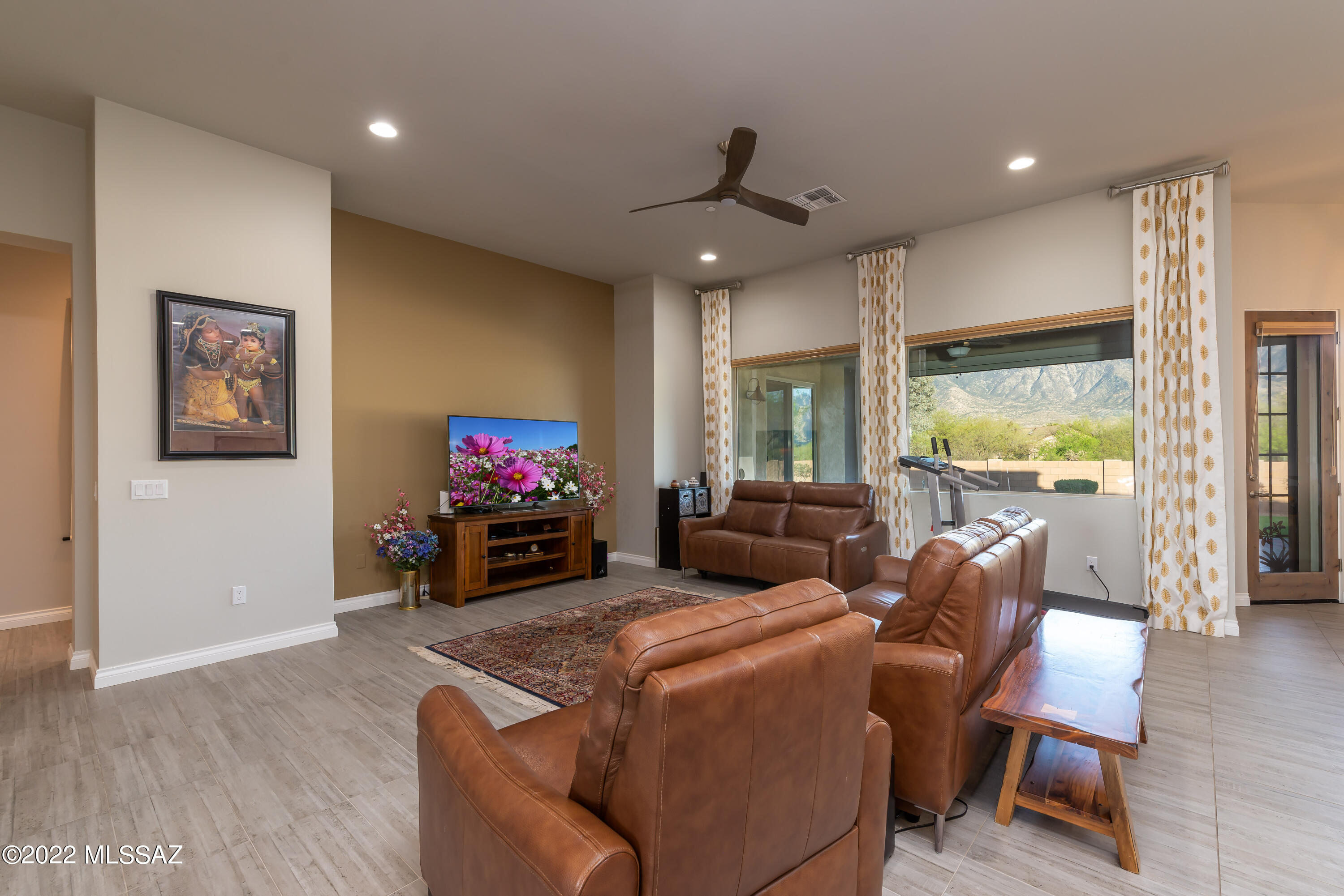 Yolanda Oasis - Residential